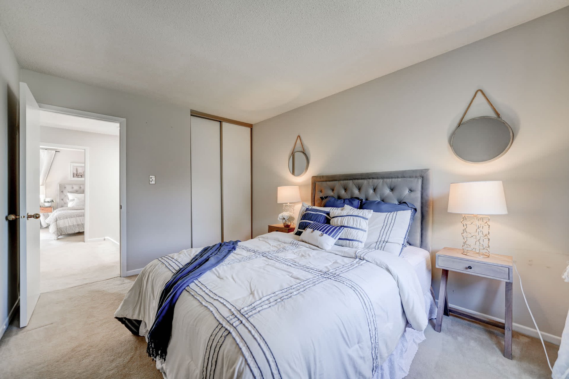 1087 Runnymead Cres