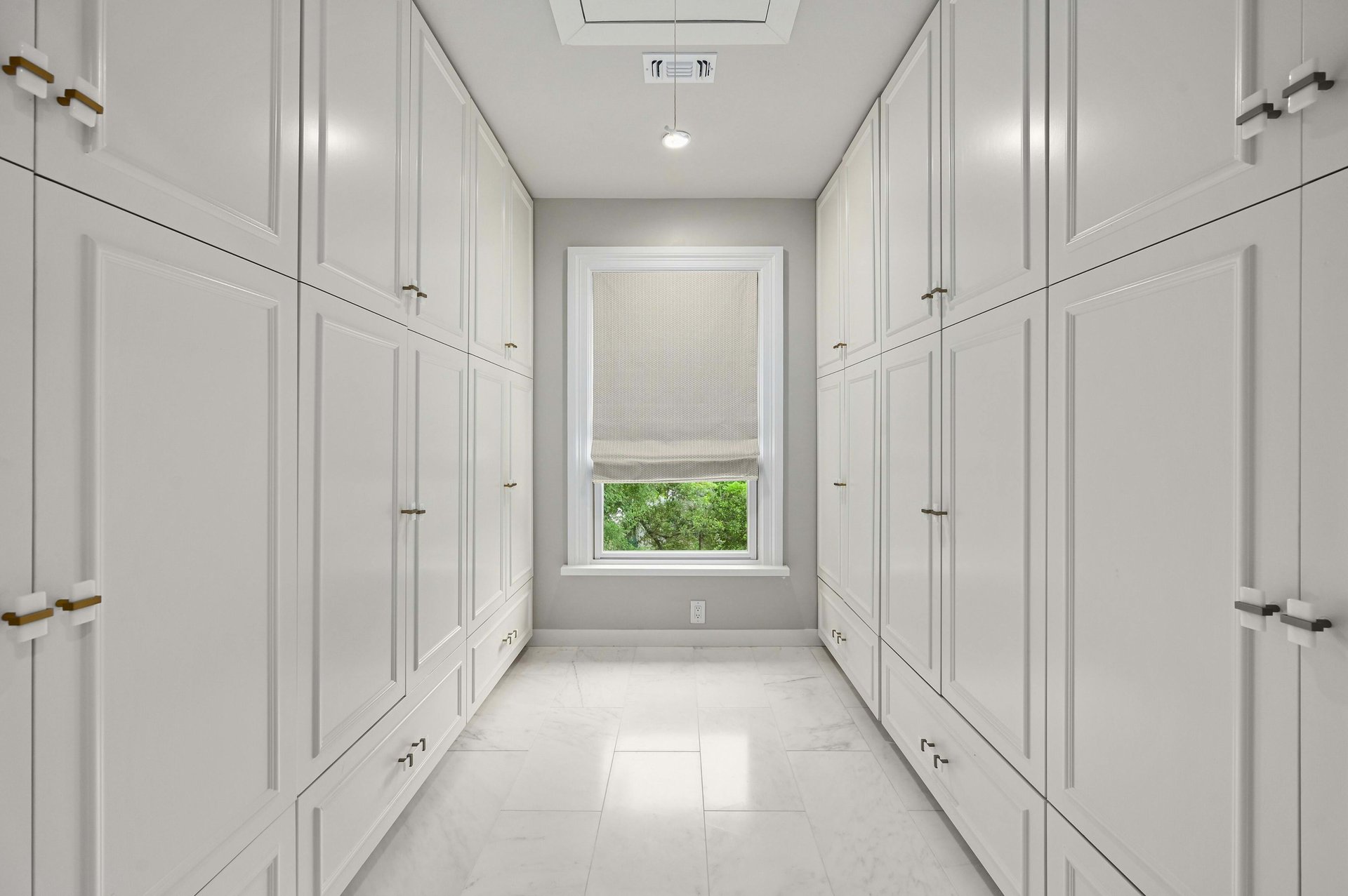 1409 W 9th Street 