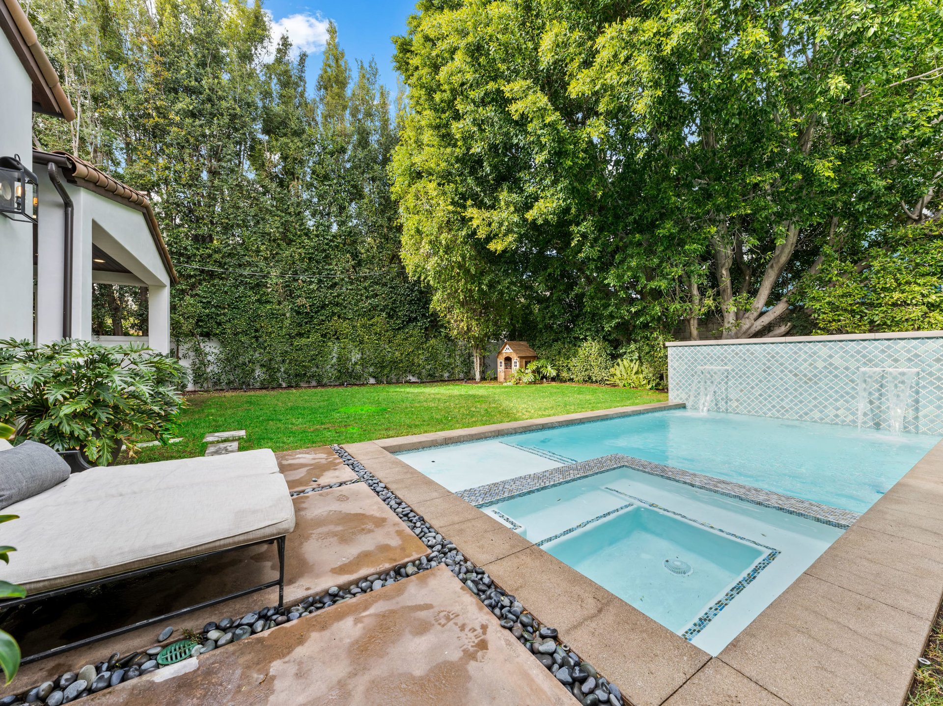 13031 Bloomfield St, Studio City