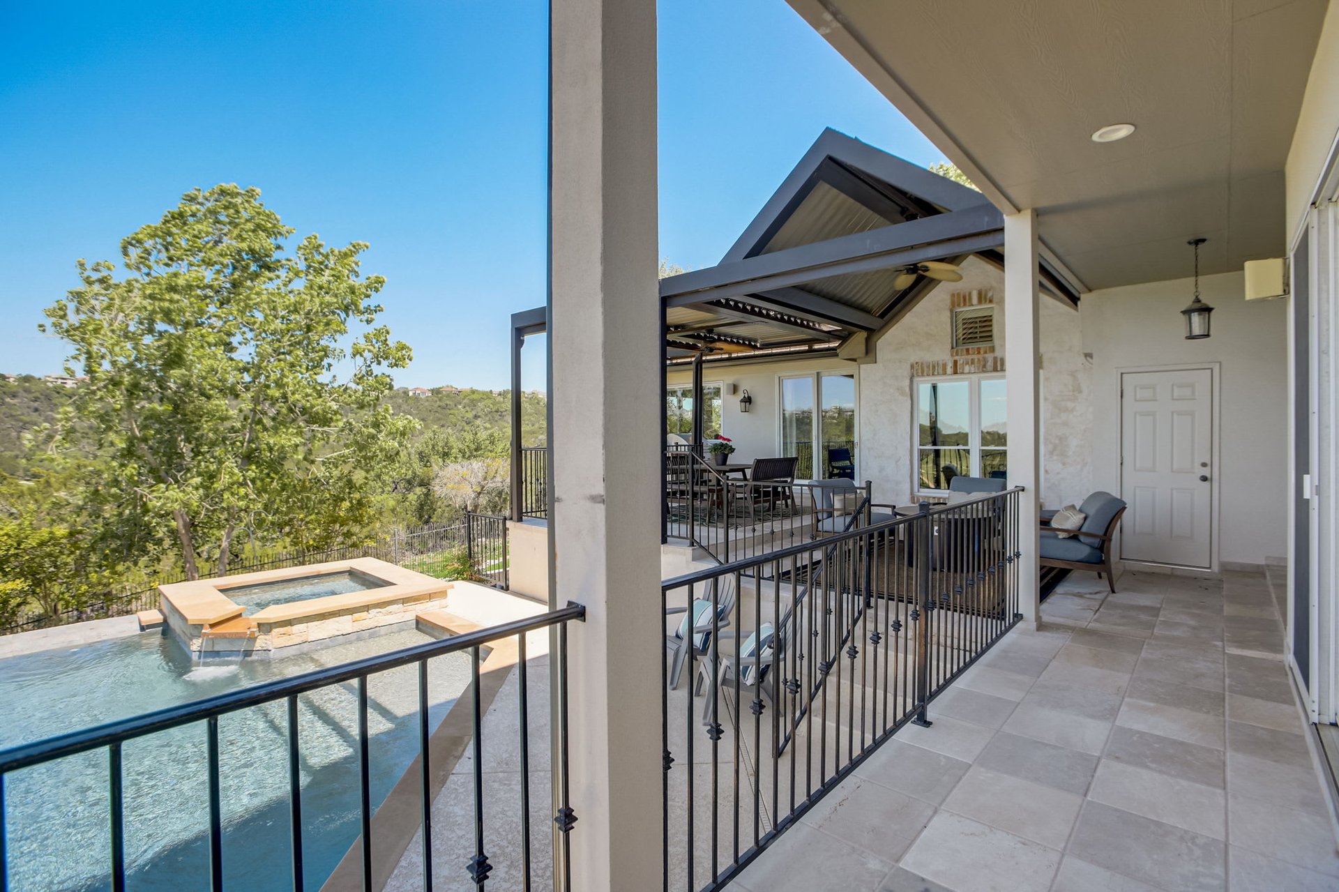 Hill Country Paradise: Luxurious 4/3 Home with Heated Pool/Spa and Spectacular Sunset Views in River Place!
