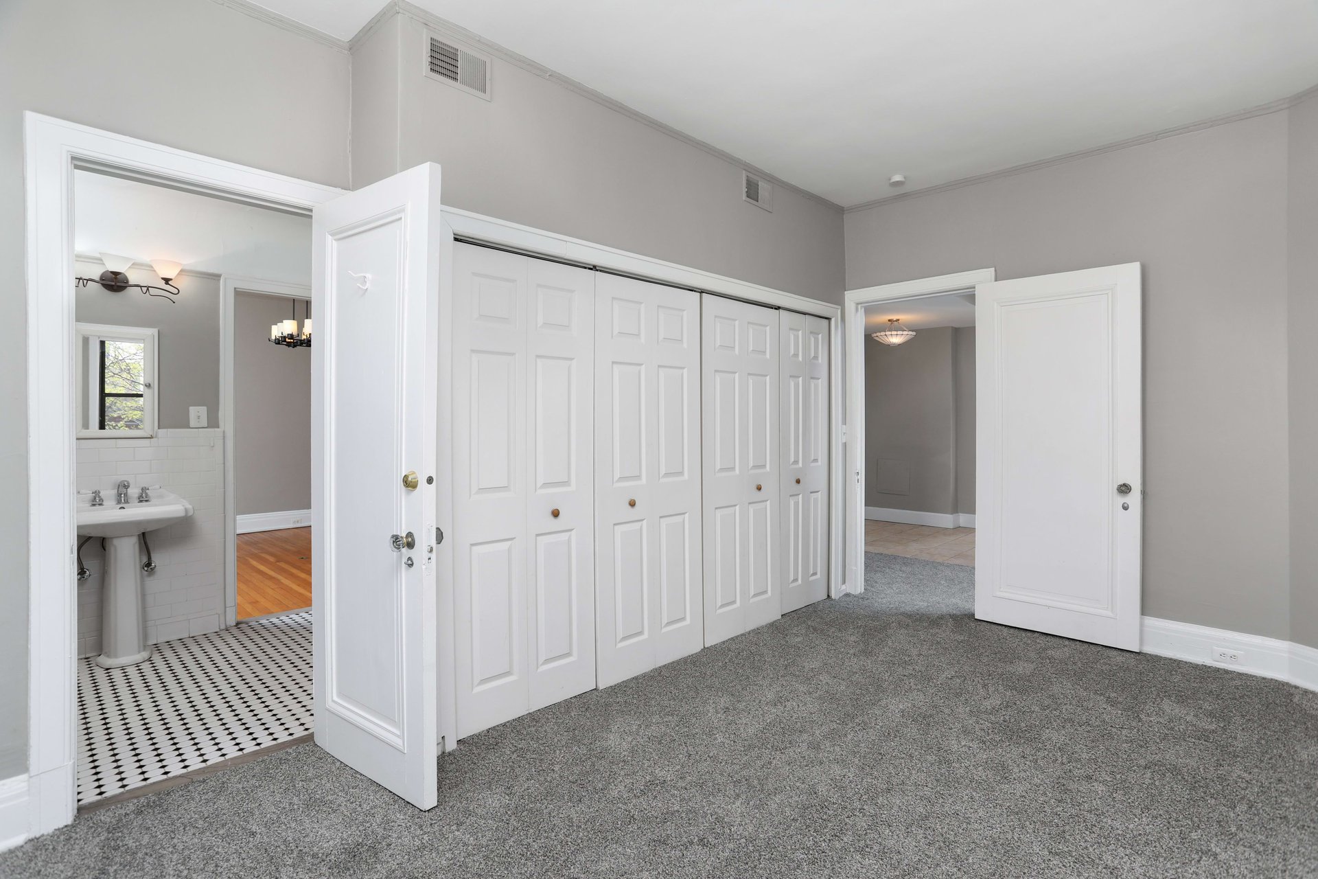 2900 E Jefferson Avenue Unit: A100