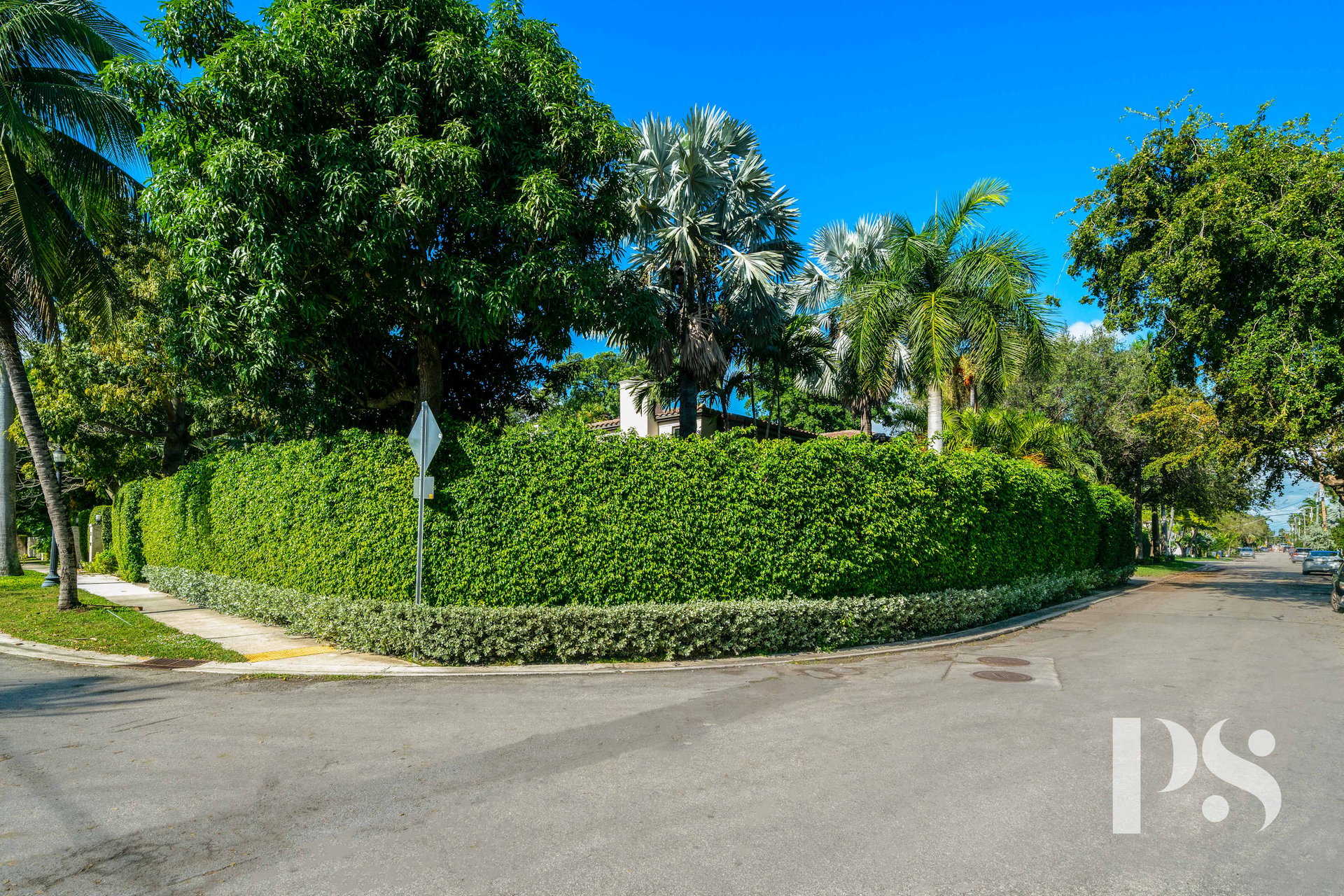 100 E Dilido Dr