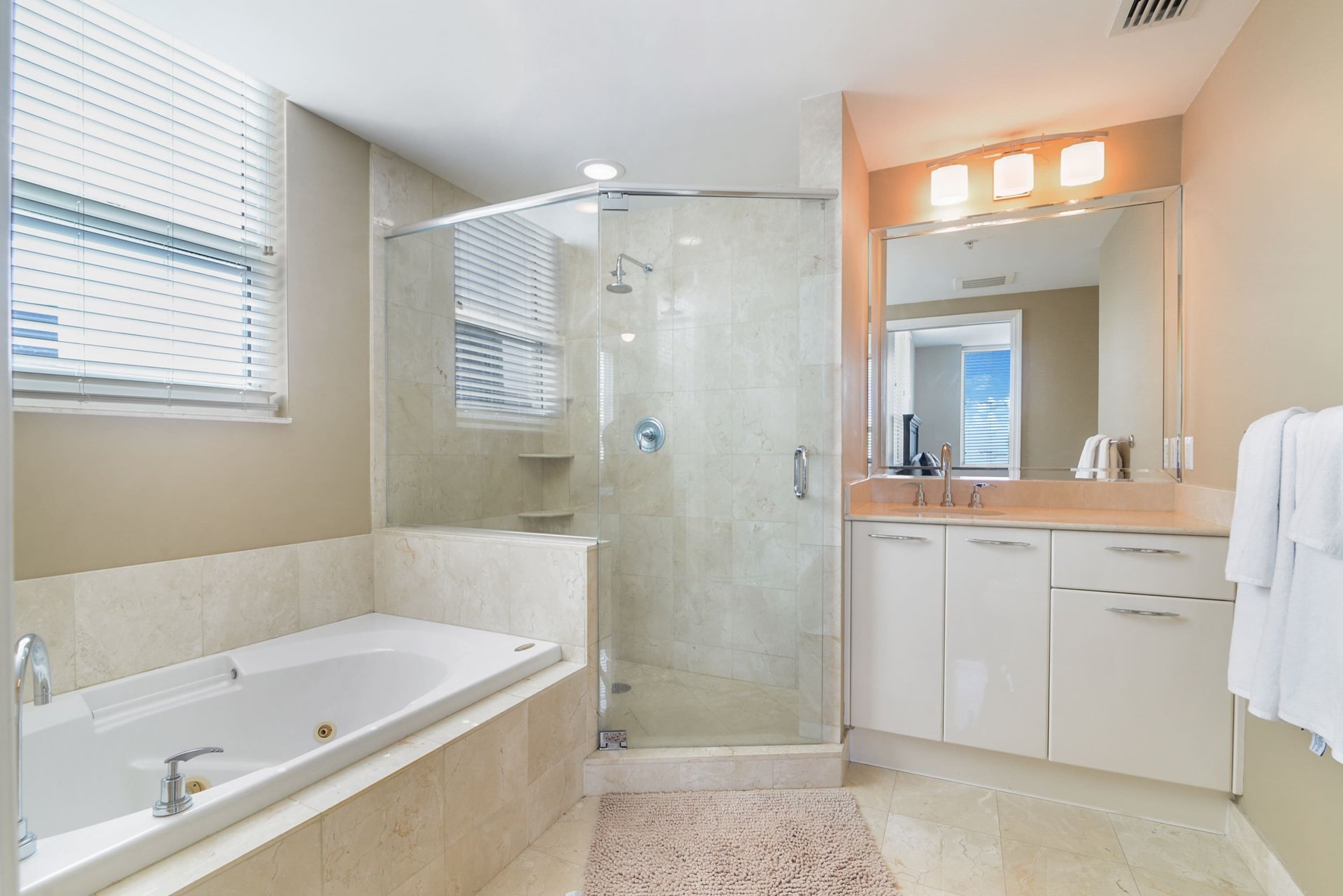 350 Las Olas Place 2820