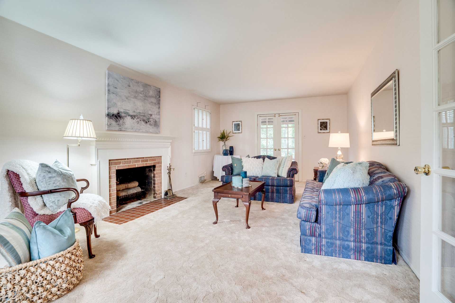 8609 Cyrus Pl