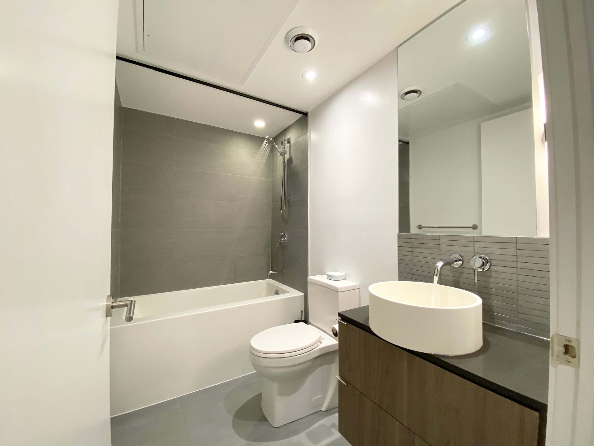 161 Roehampton Ave, Unit 532