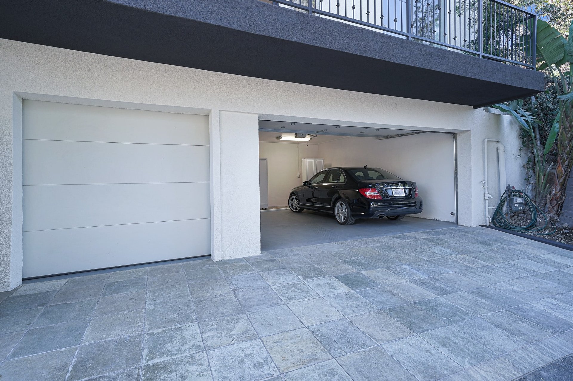 Immaculate & Turnkey Contemporary Home in Hollywood Hills