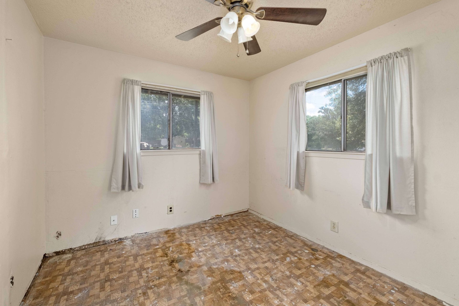 4742 Suburban Dr