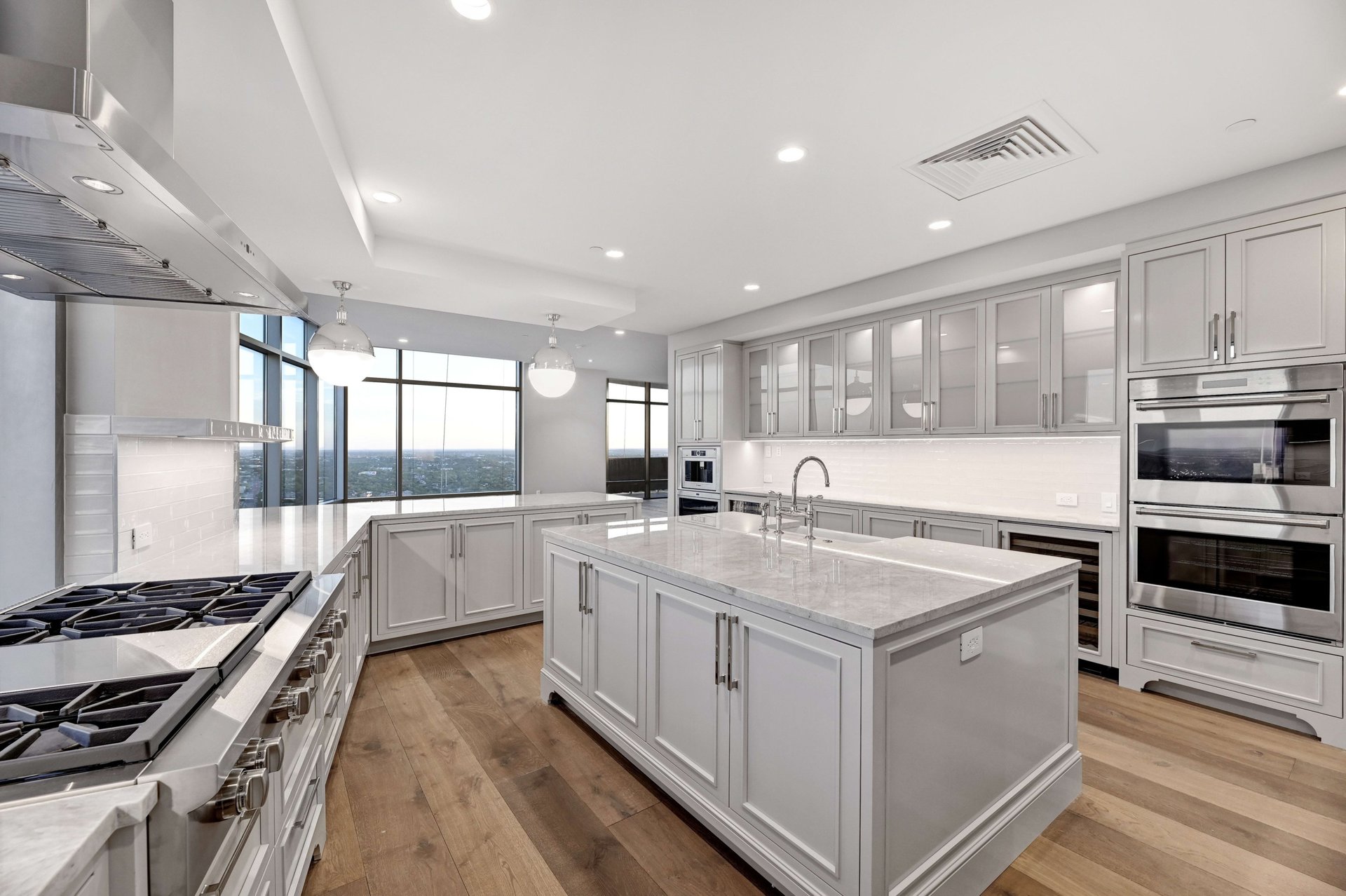 200 Congress Ave #44J