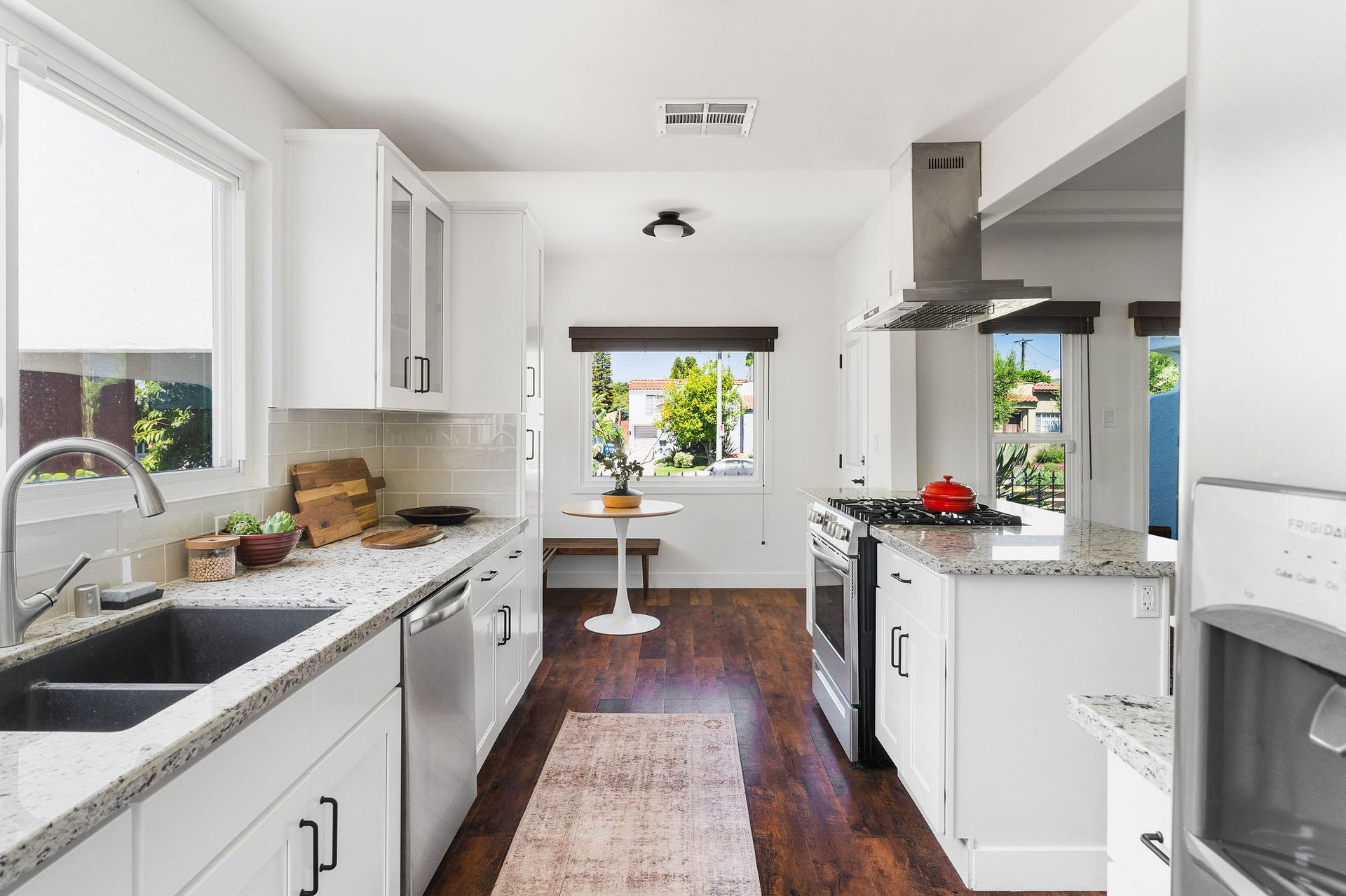 2112 S Mansfield Ave, Mid Los Angeles