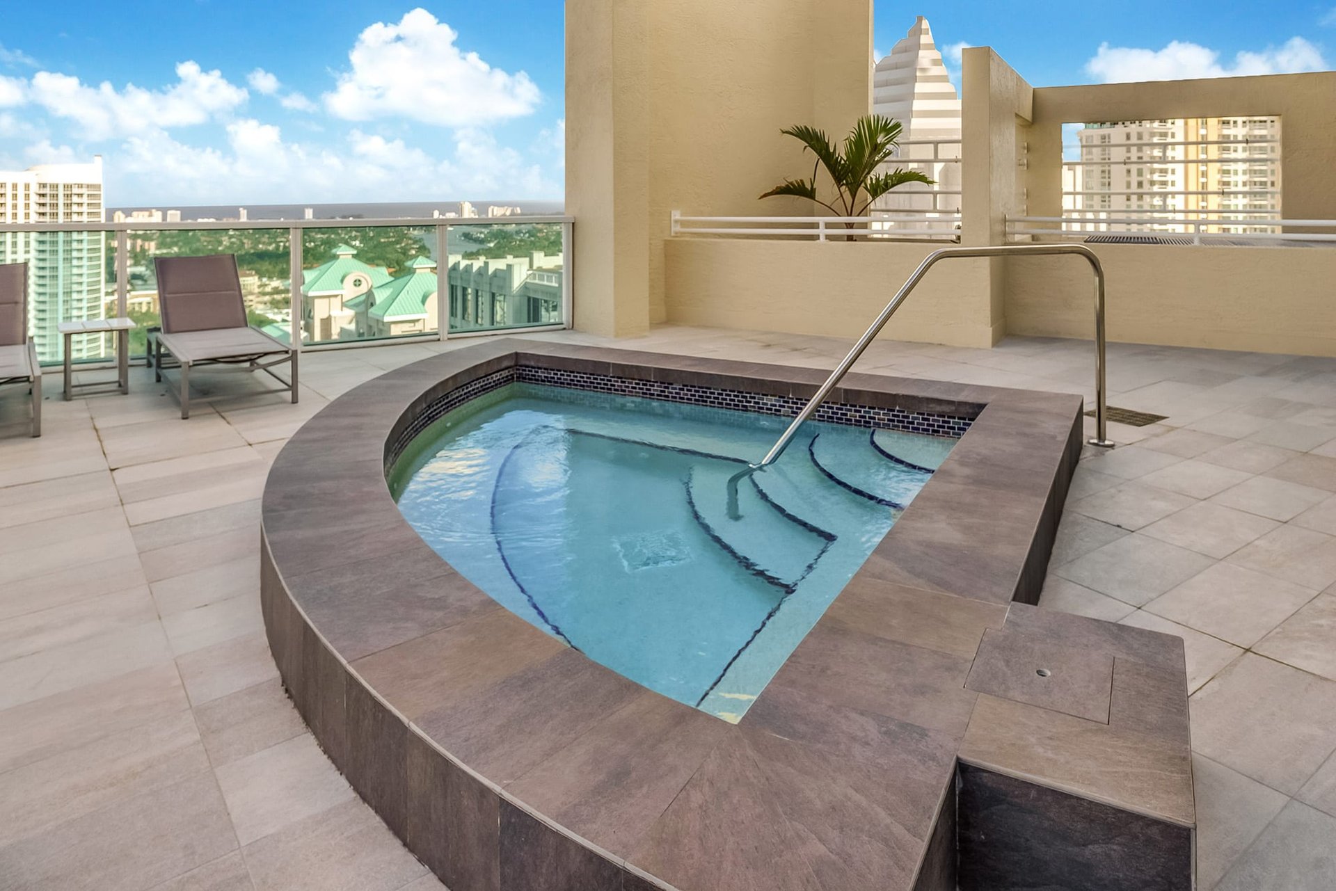 350 Las Olas Place 2820