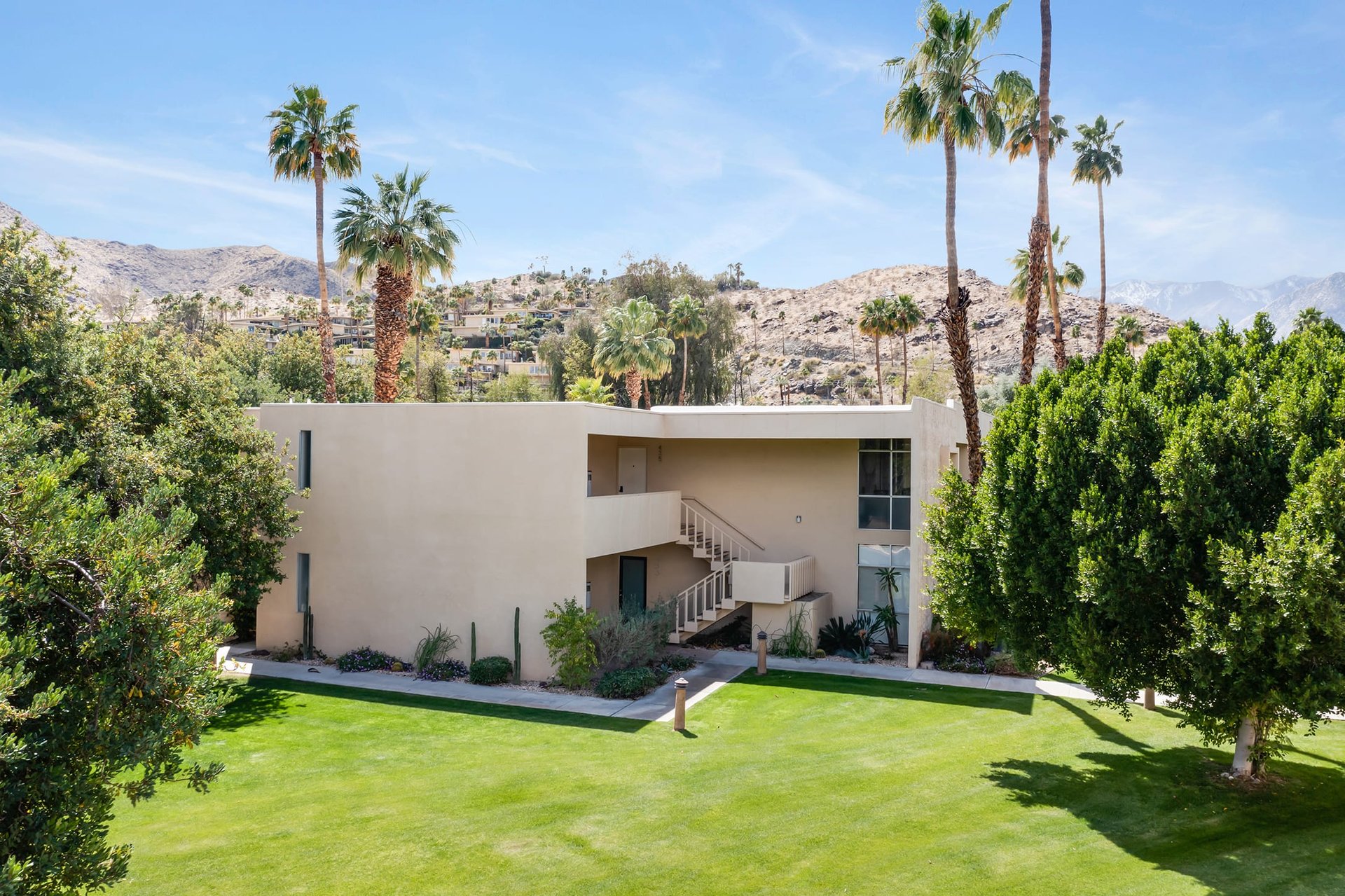 435 Desert Lakes Drive