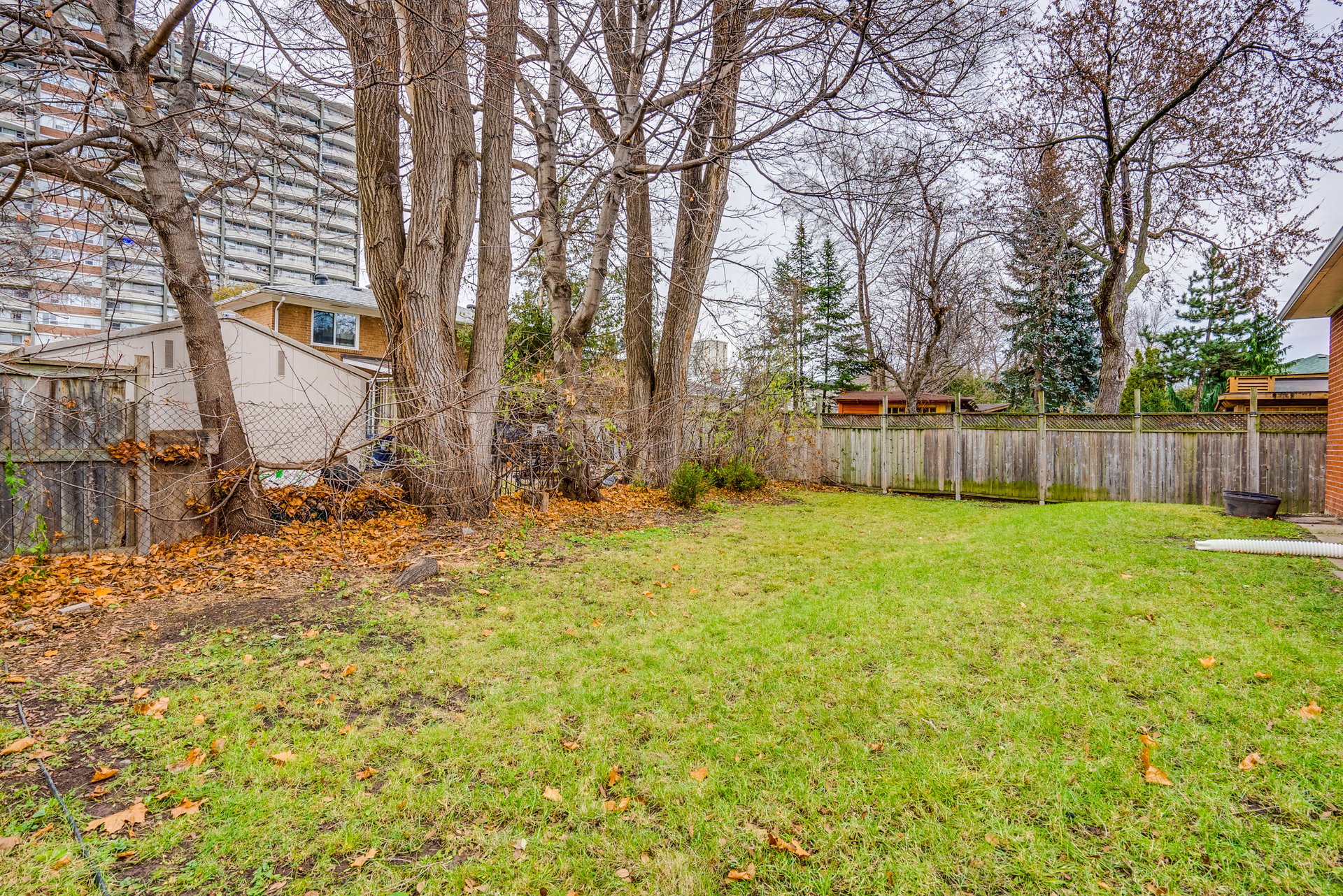 25 Karen Rd Unit: Lower