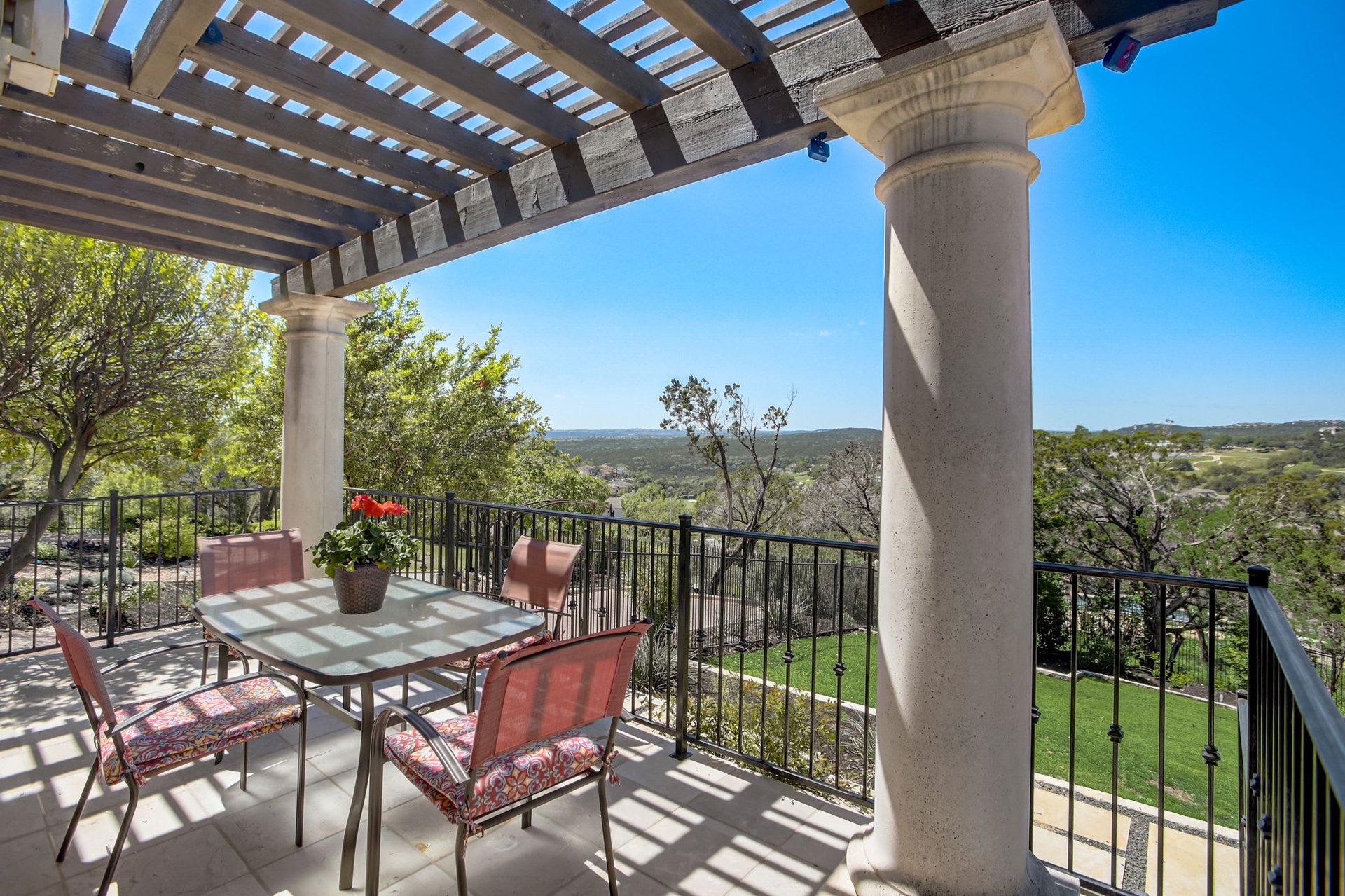 Hill Country Paradise: Luxurious 4/3 Home with Heated Pool/Spa and Spectacular Sunset Views in River Place!