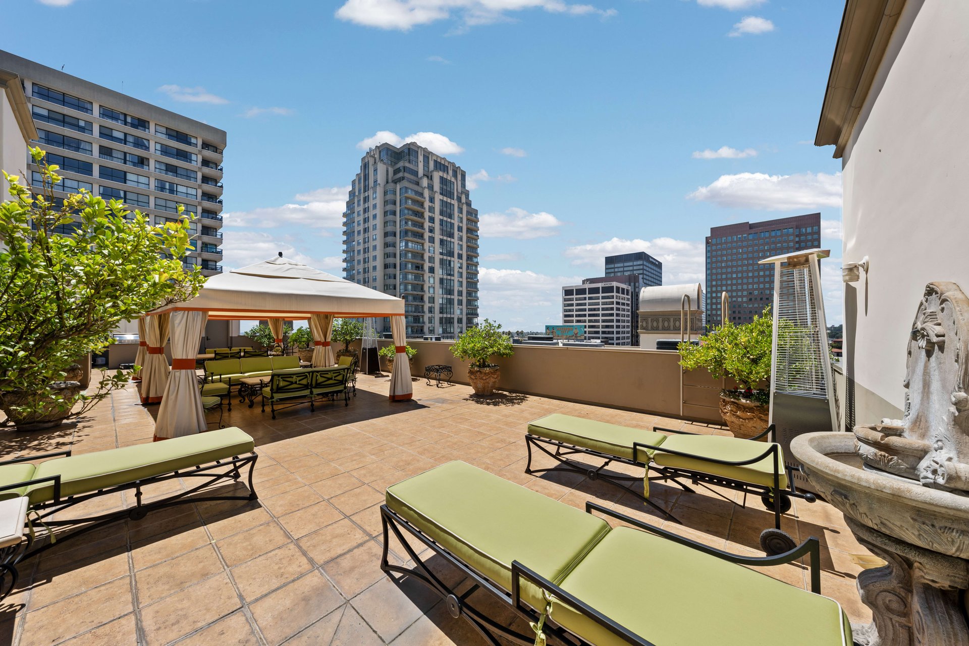 The Venezia #405, Wilshire Corridor