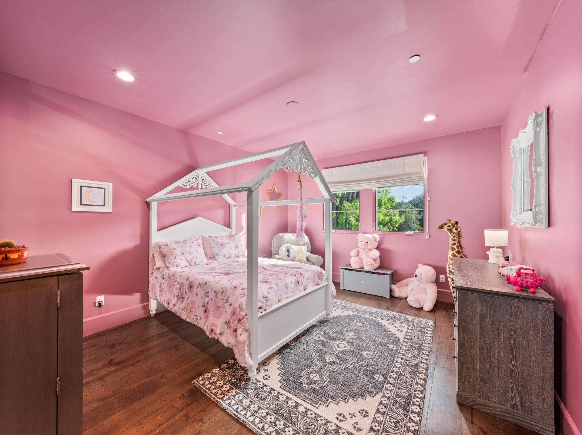 13031 Bloomfield St, Studio City