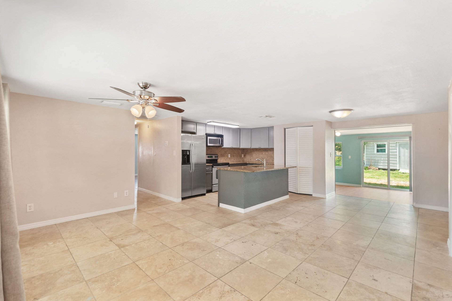 3207 ACACIA  STREET