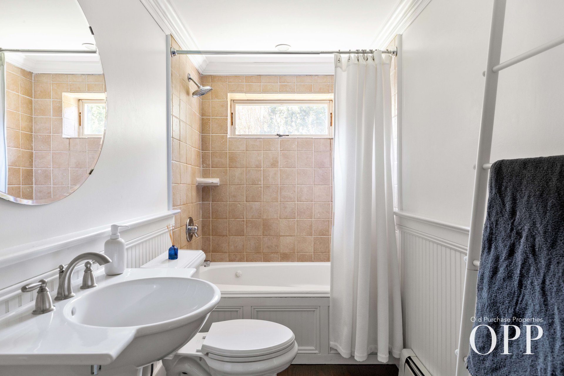 CEDAR-SHINGLED COTTAGE IN SOUTH VILLAGE LOCATION