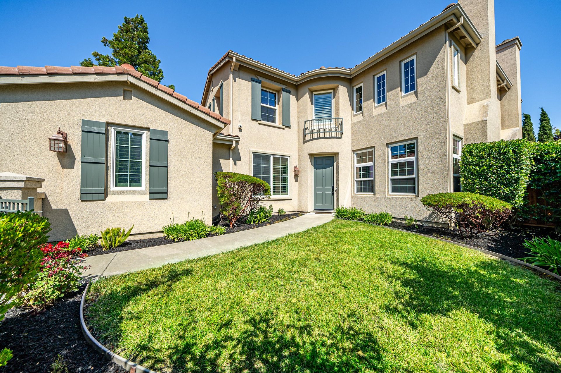 2112 Laguna Creek Lane