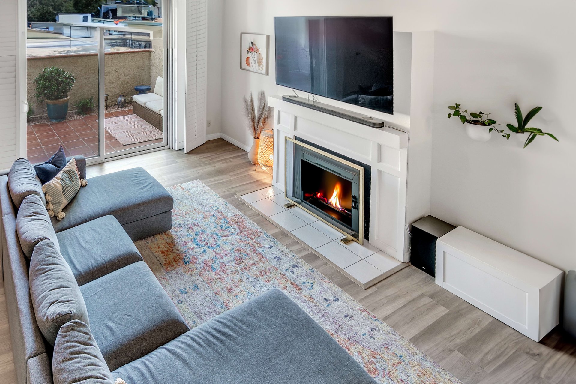 400 W Riverside Drive Unit 4