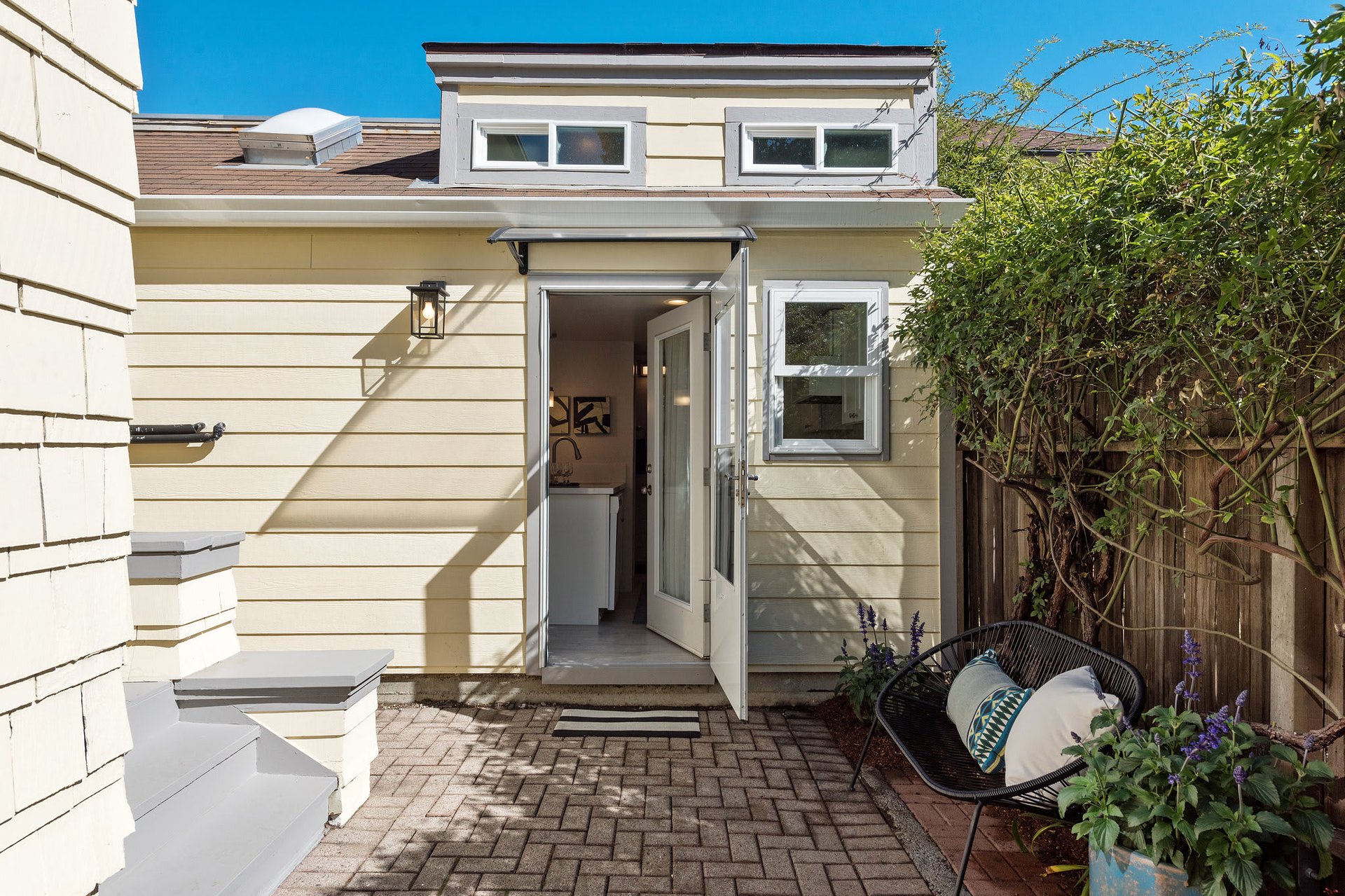 2436 Woolsey St