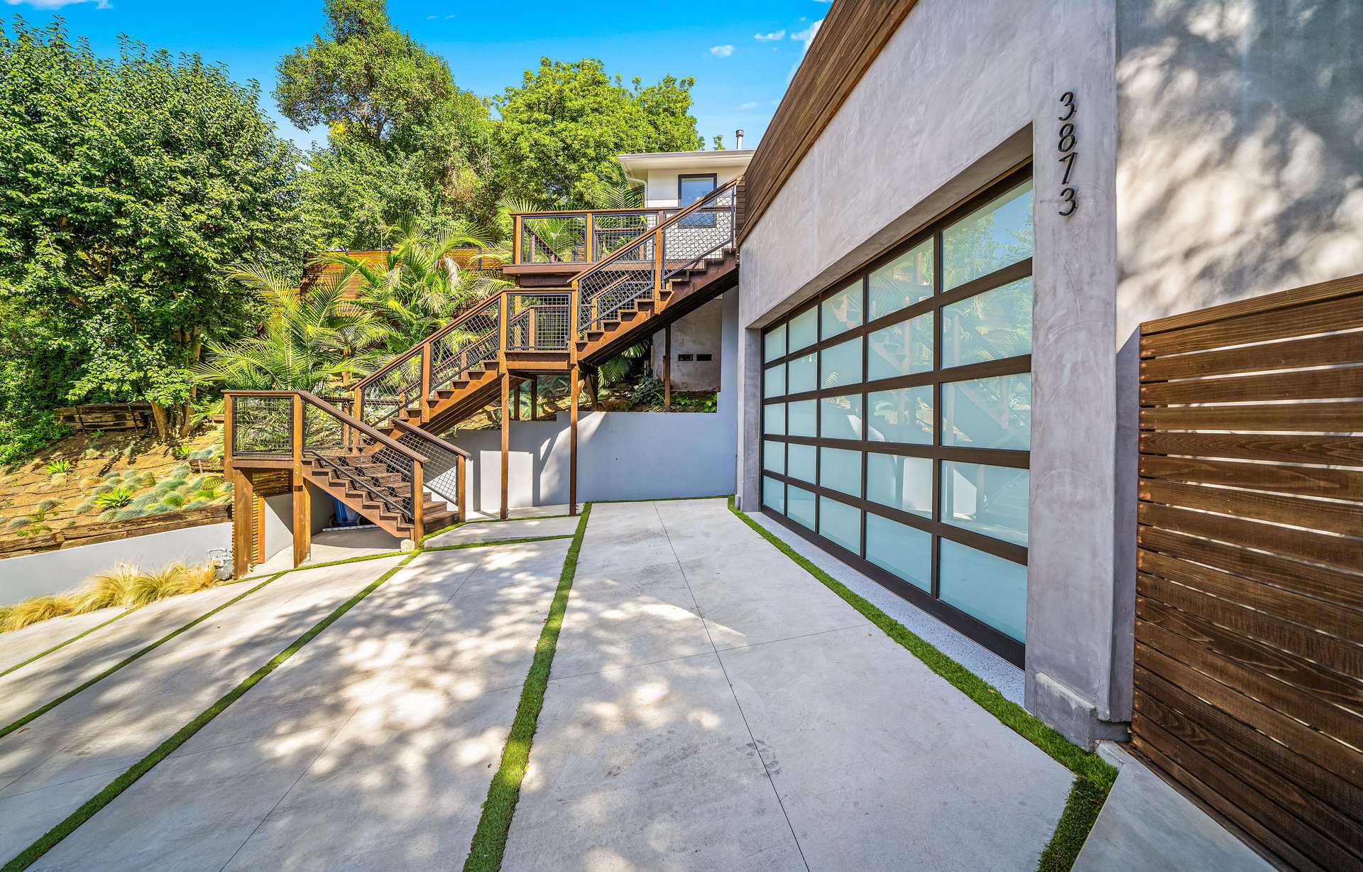 3873 Berry Dr