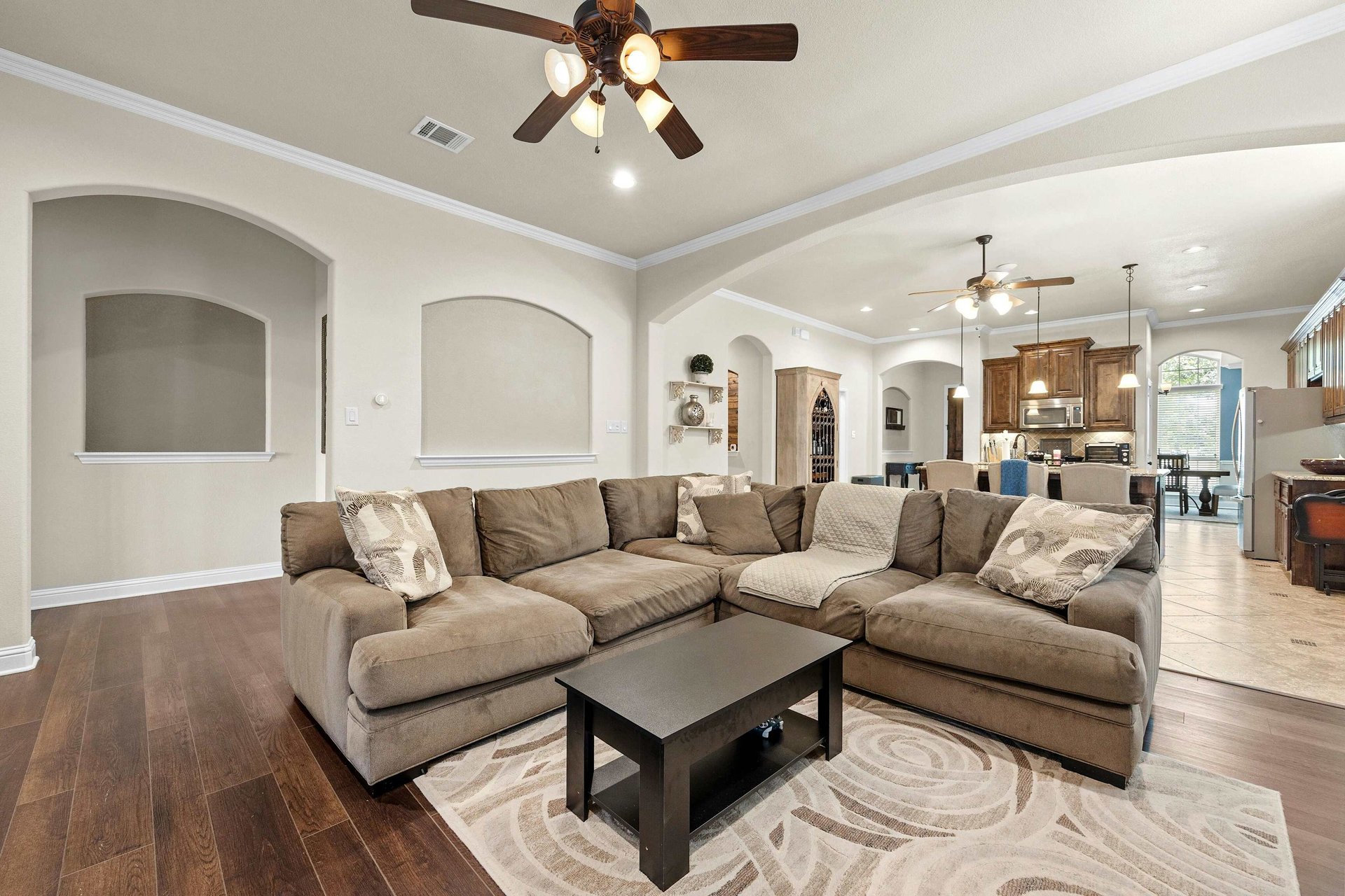 Beautifully Appointed Single-Story in Oak Creek: Modern Floors and Screened-In Patio Overlooking Green Space w/ NO Backyard Neighbor!
