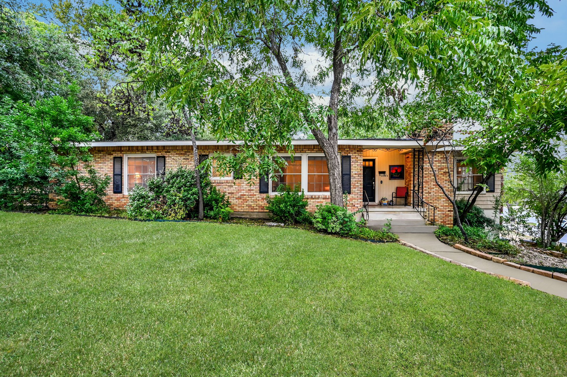 2506 Hillview Road 