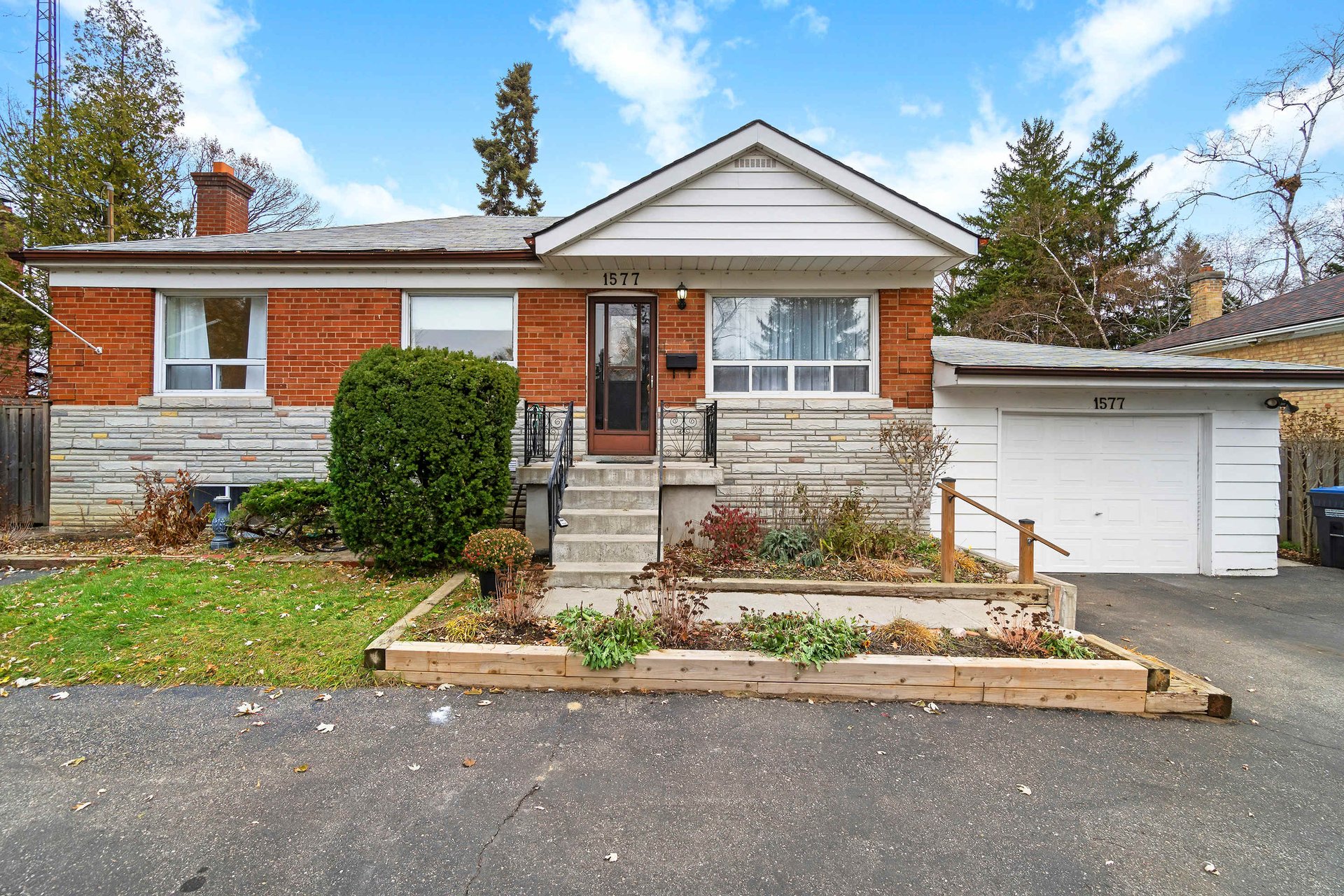 1577 Kenmuir Avenue