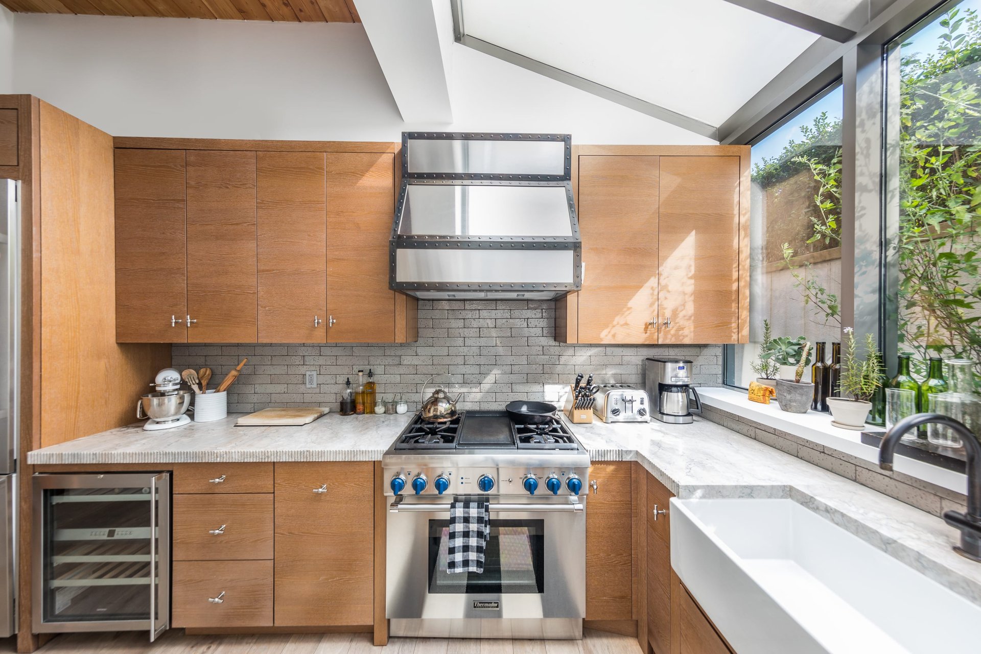 Elegant 3-Bed Factory Loft at Watchcase