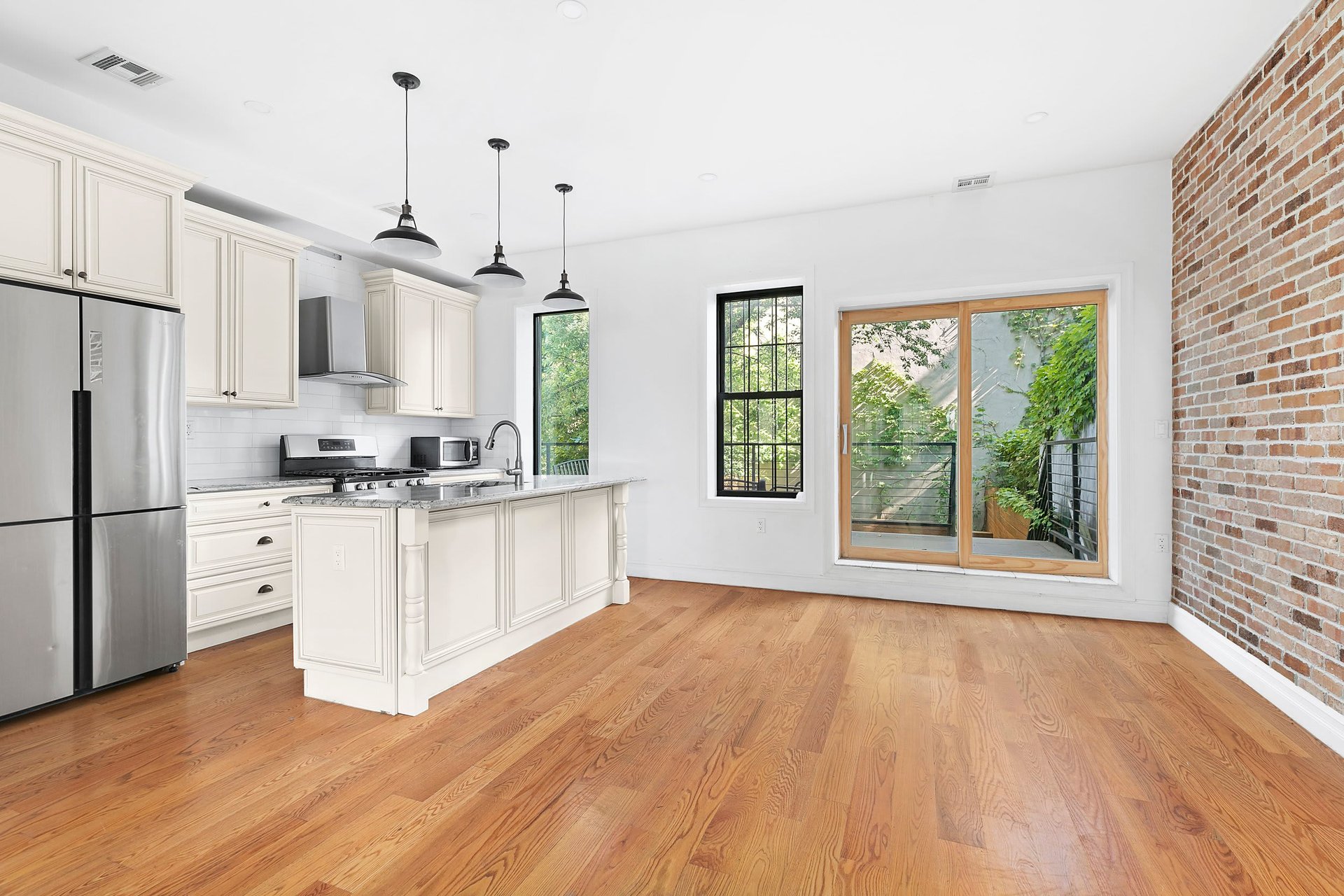 3121 Beverley Rd