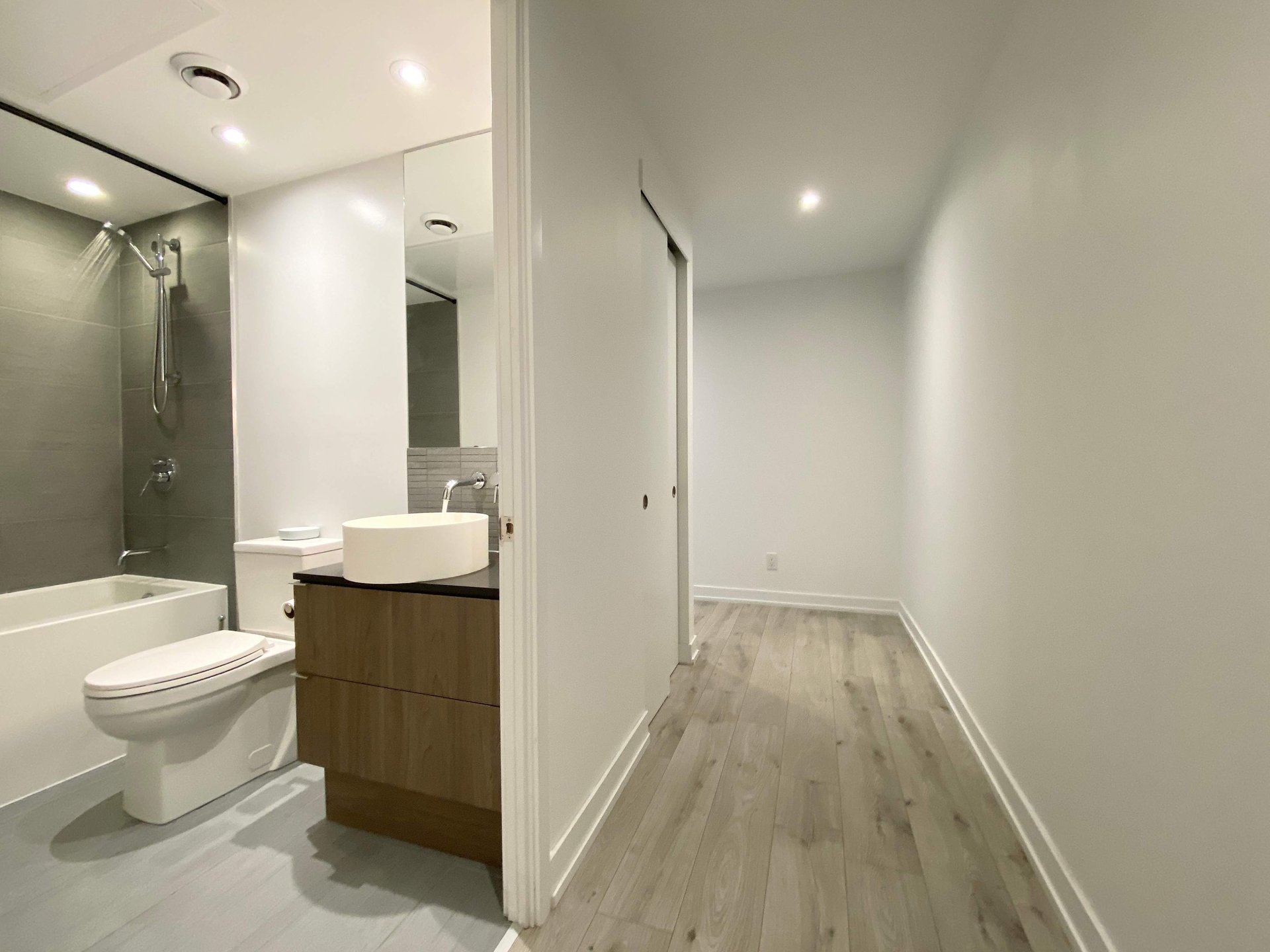 161 Roehampton Ave, Unit 532