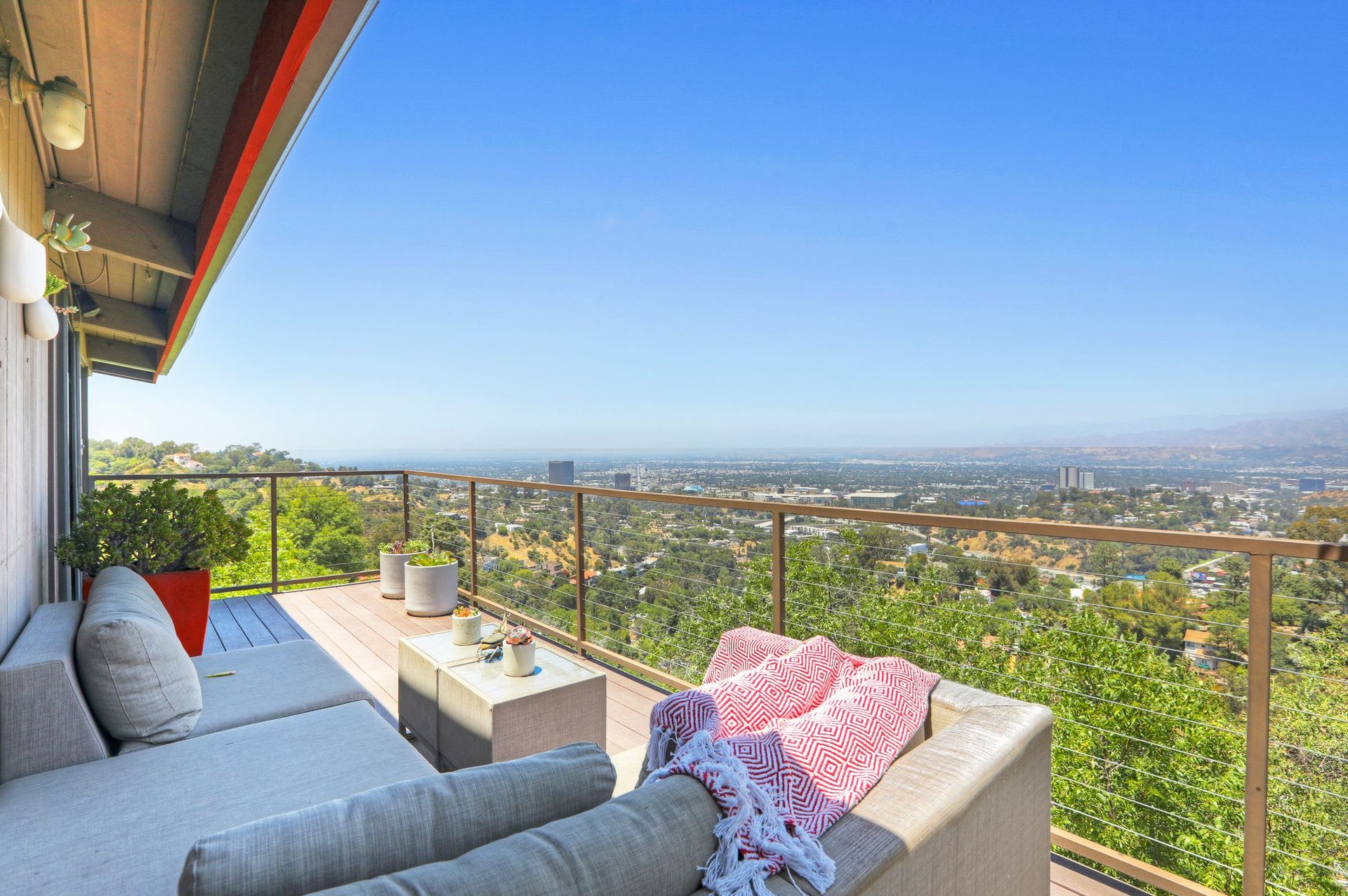  7185 Pacific View Dr