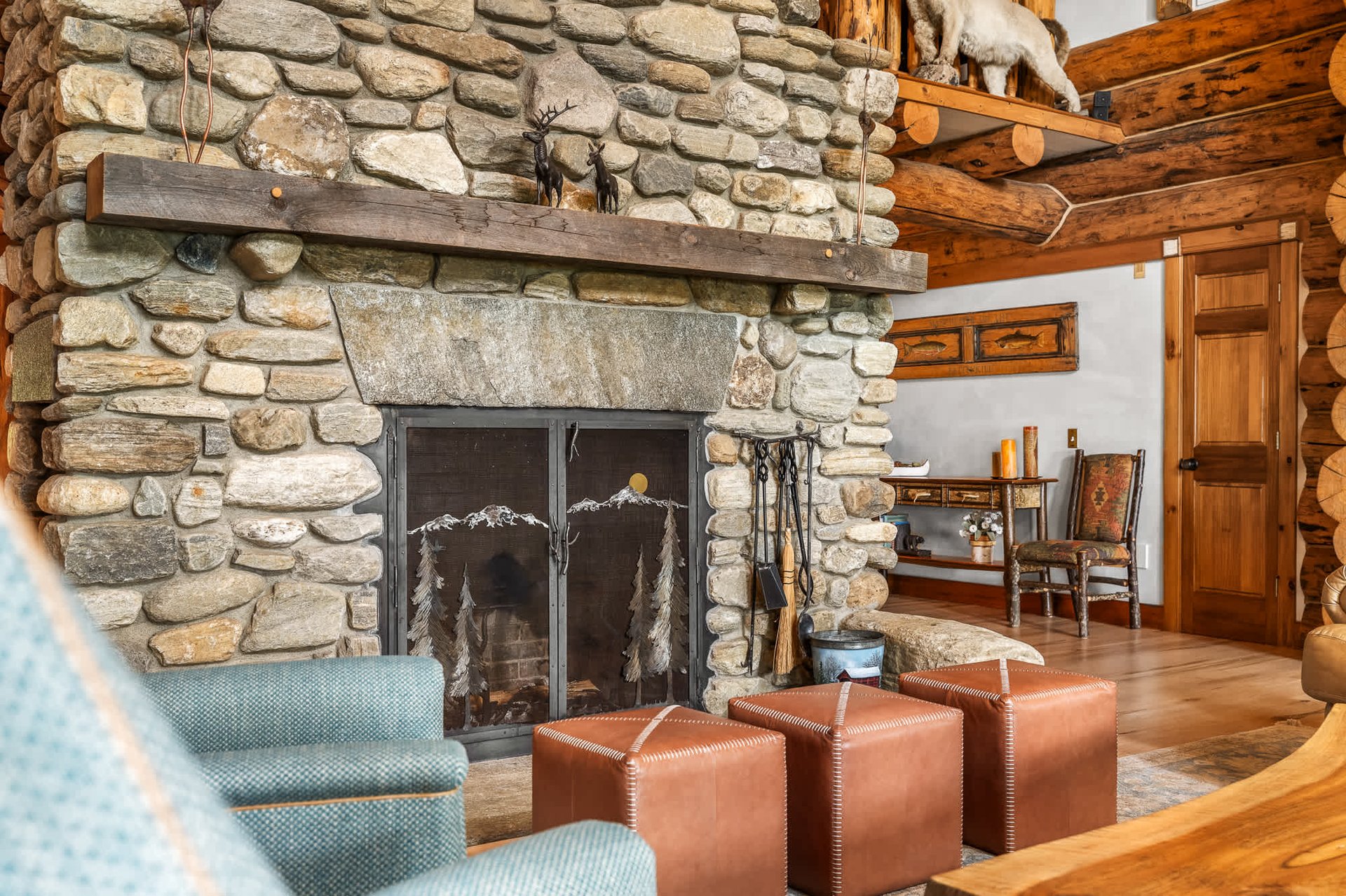 Exclusive Mountain Log Home - Monthly Rental Avail.