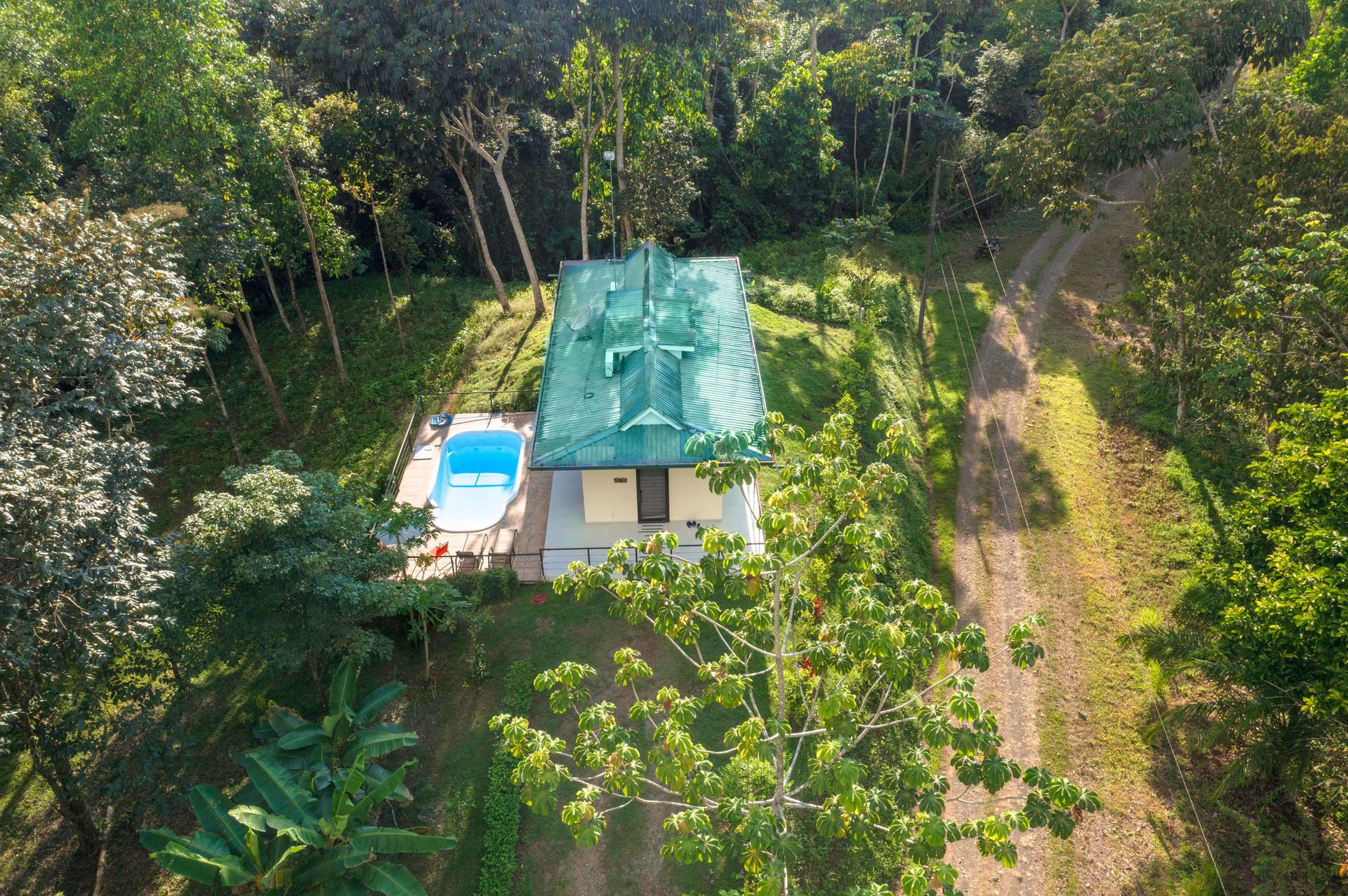  Affordable & Charming 1 bedroom Villa with Pool in gated community, immersed in the rainforest close to Quepos  