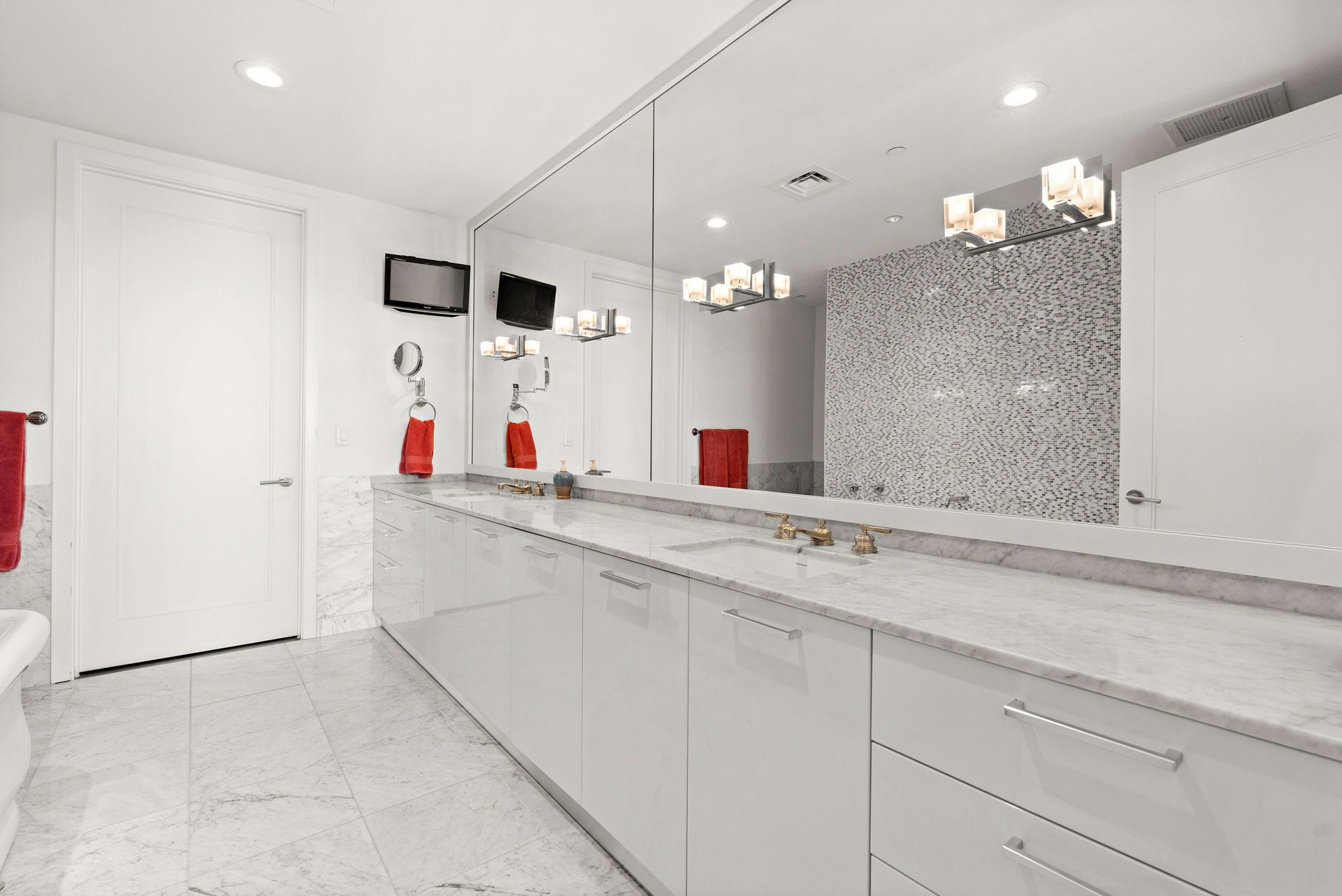 200 Congress Ave #21E