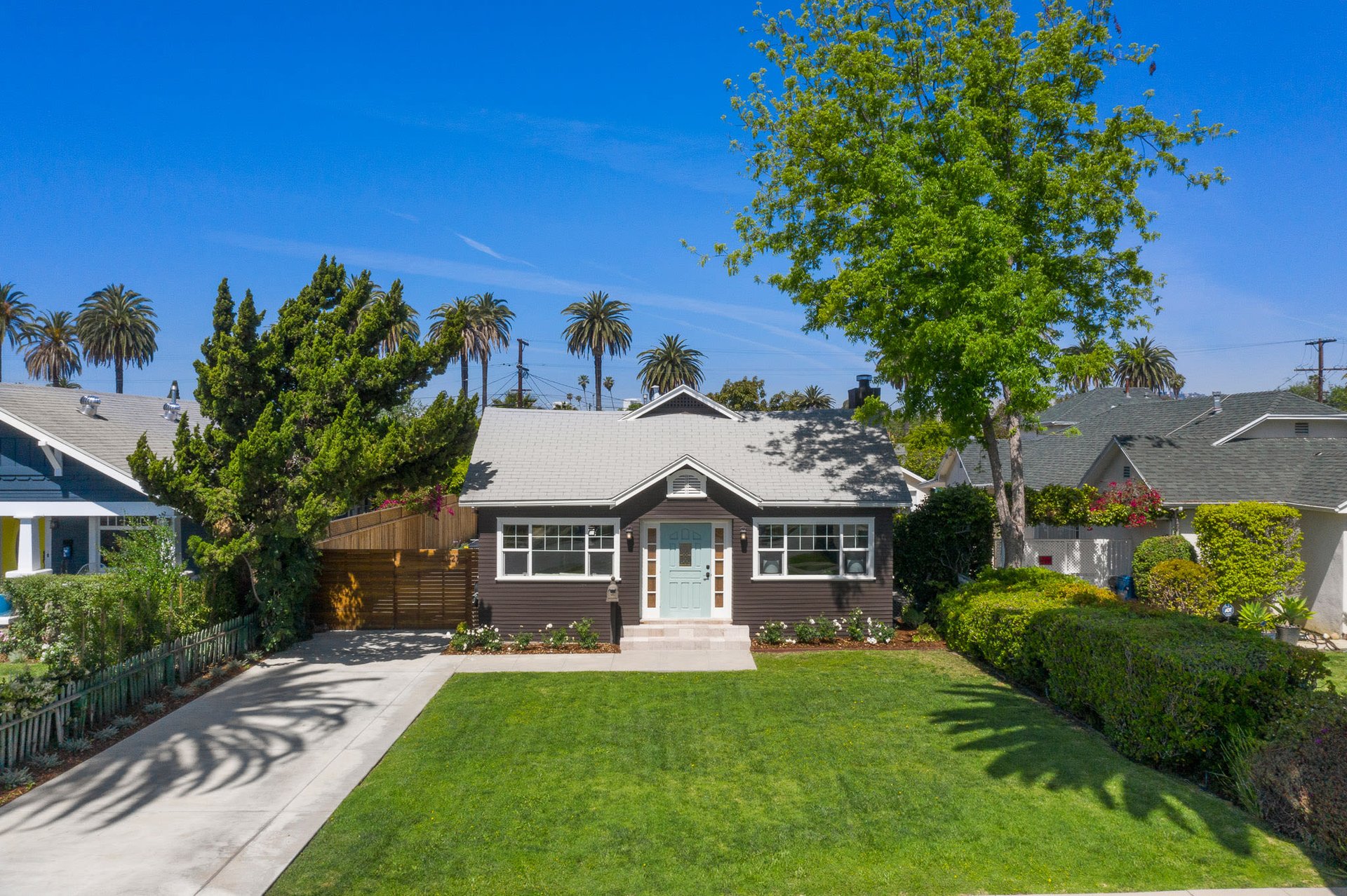 Beautifully Remodeled Home with HUGE Grassy Yard in Oxford Square
