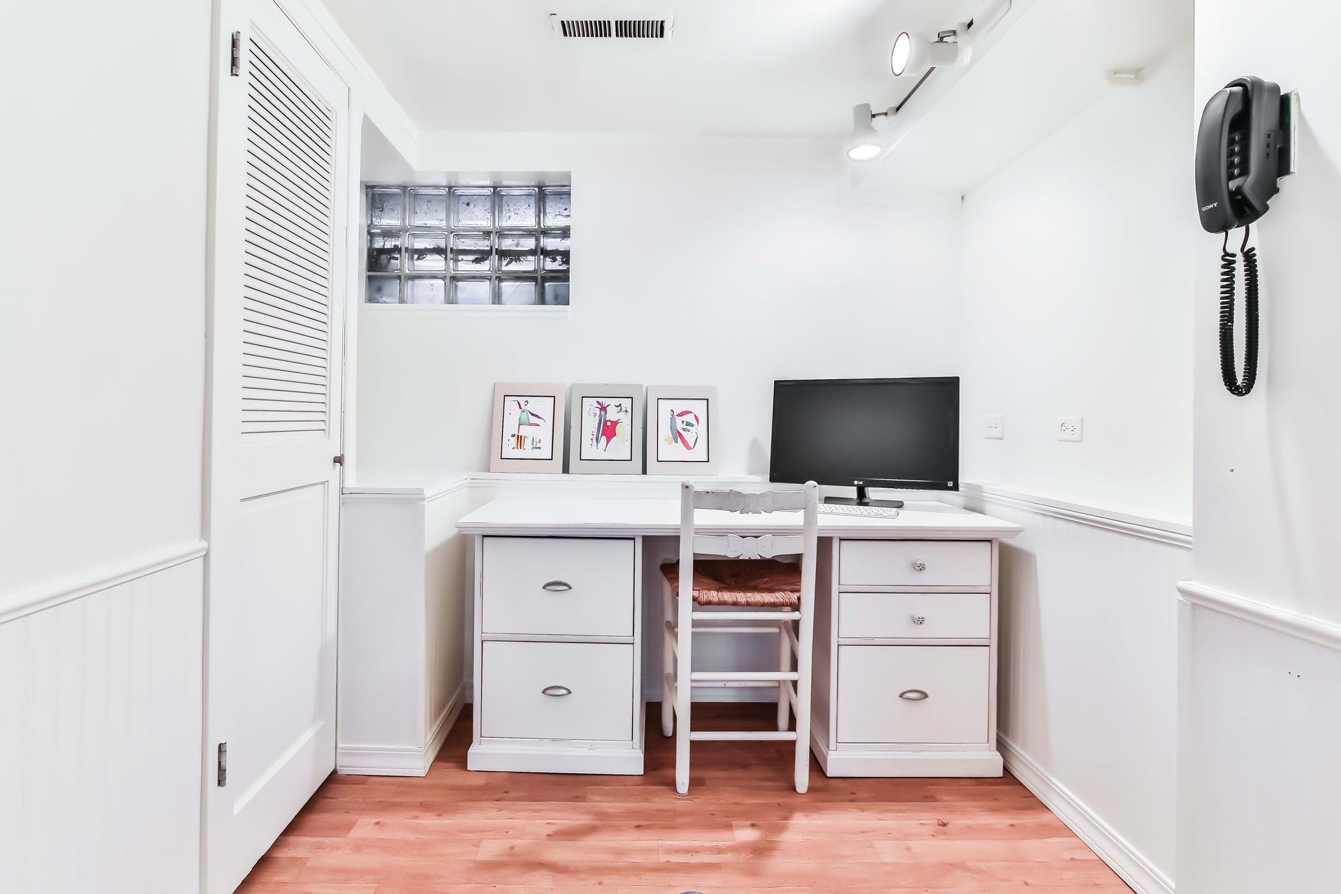3806 N Alta Vista Ter
