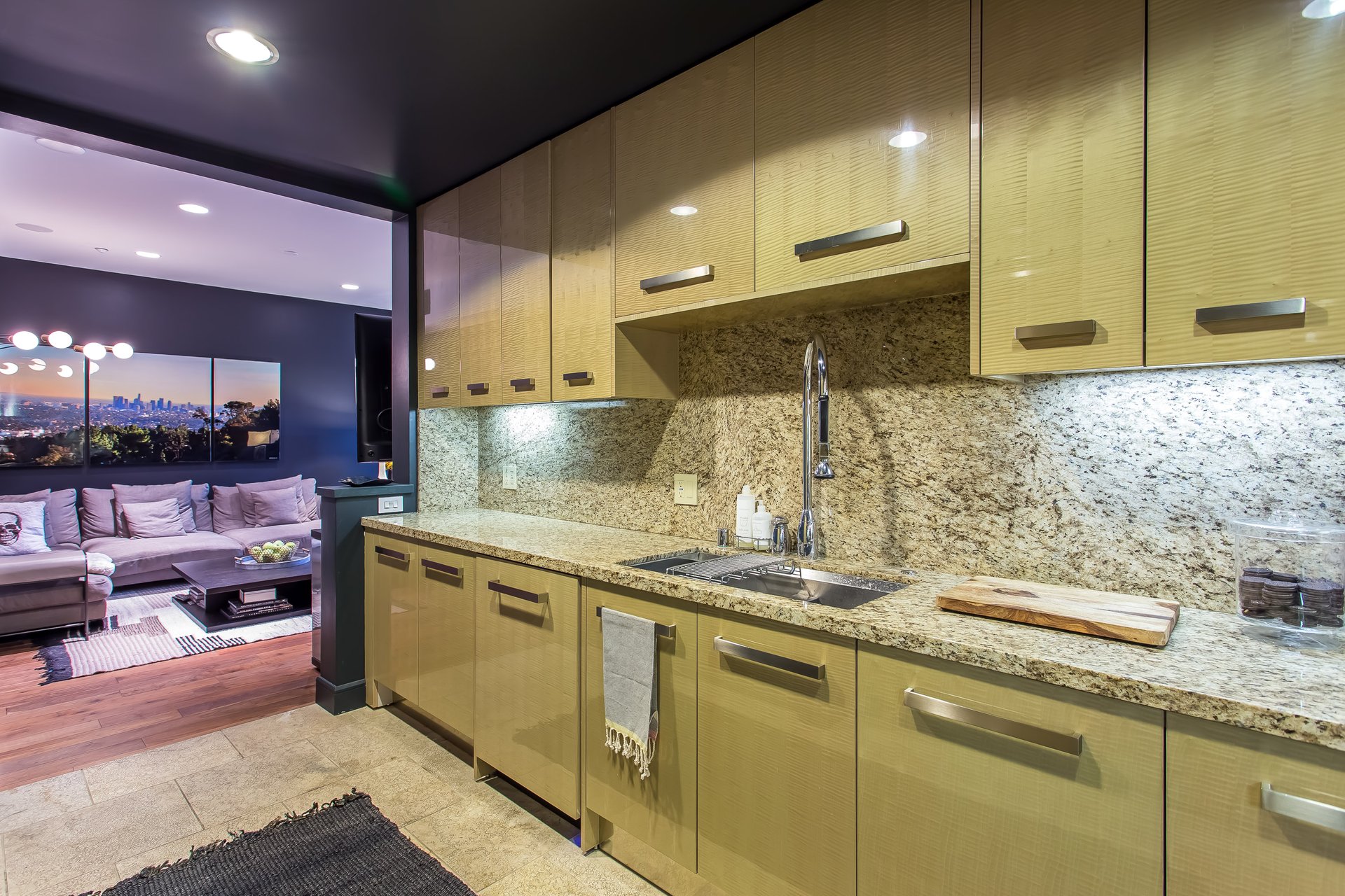 447 N Doheny Dr, #305