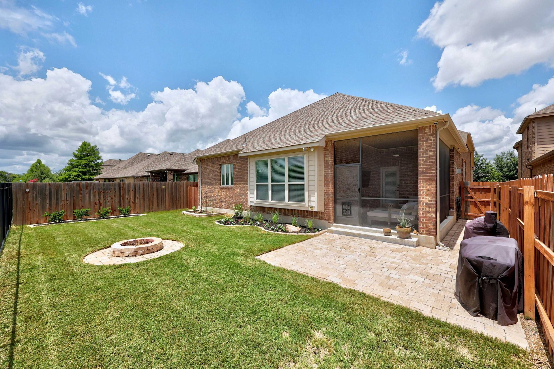 Beautifully Appointed Single-Story in Oak Creek: Modern Floors and Screened-In Patio Overlooking Green Space w/ NO Backyard Neighbor!
