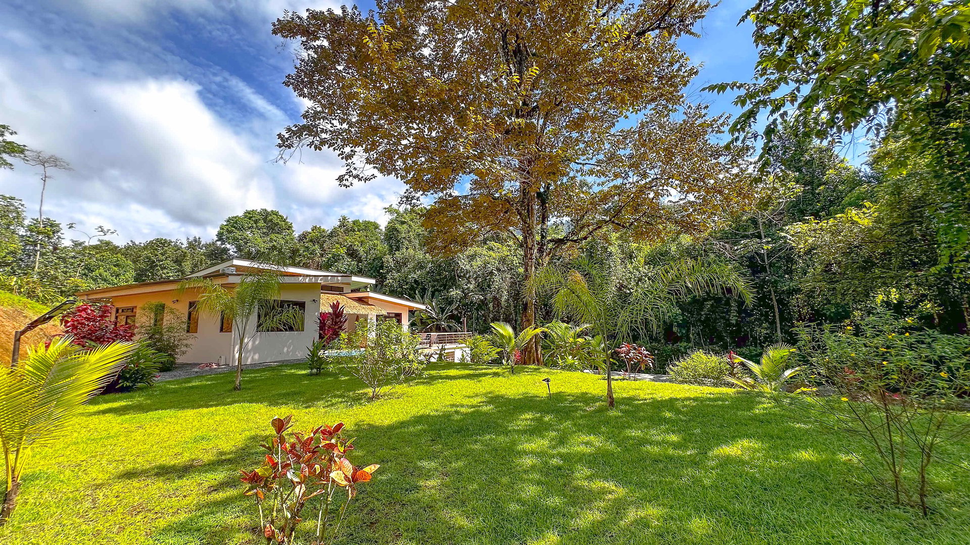 Casa La Paz: A Private Oasis of Luxury and Adventure in the Heart of Ojochal!