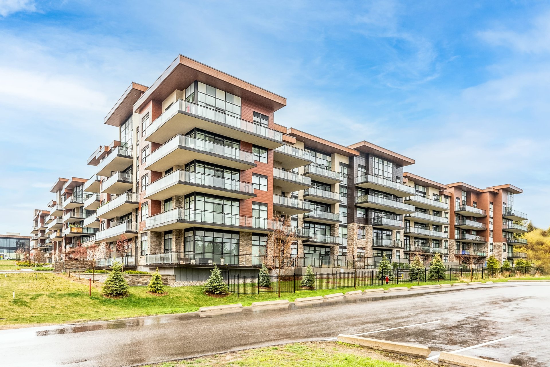1575 Lakeshore Rd W #221