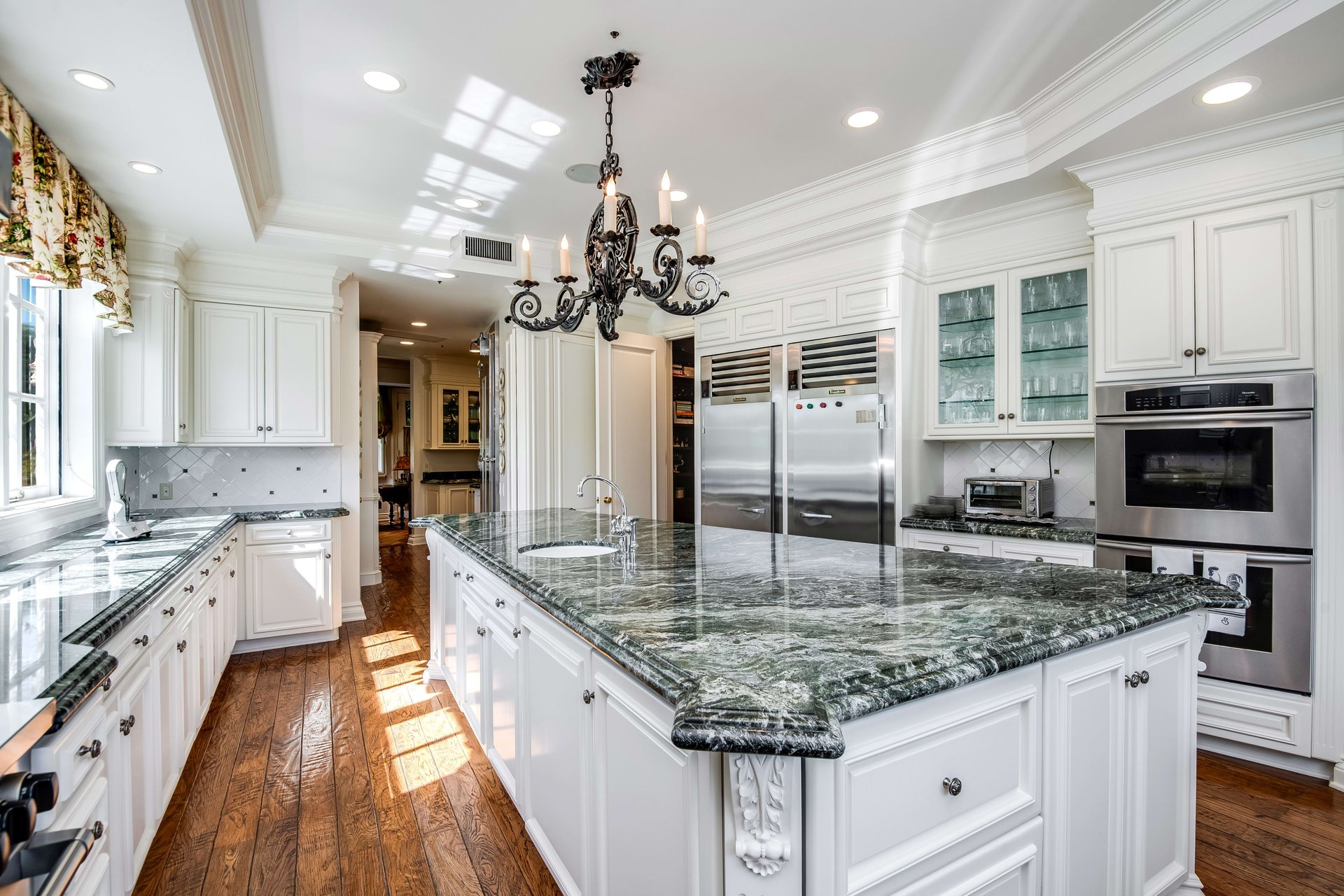 702 N Sierra Dr, beverly hills