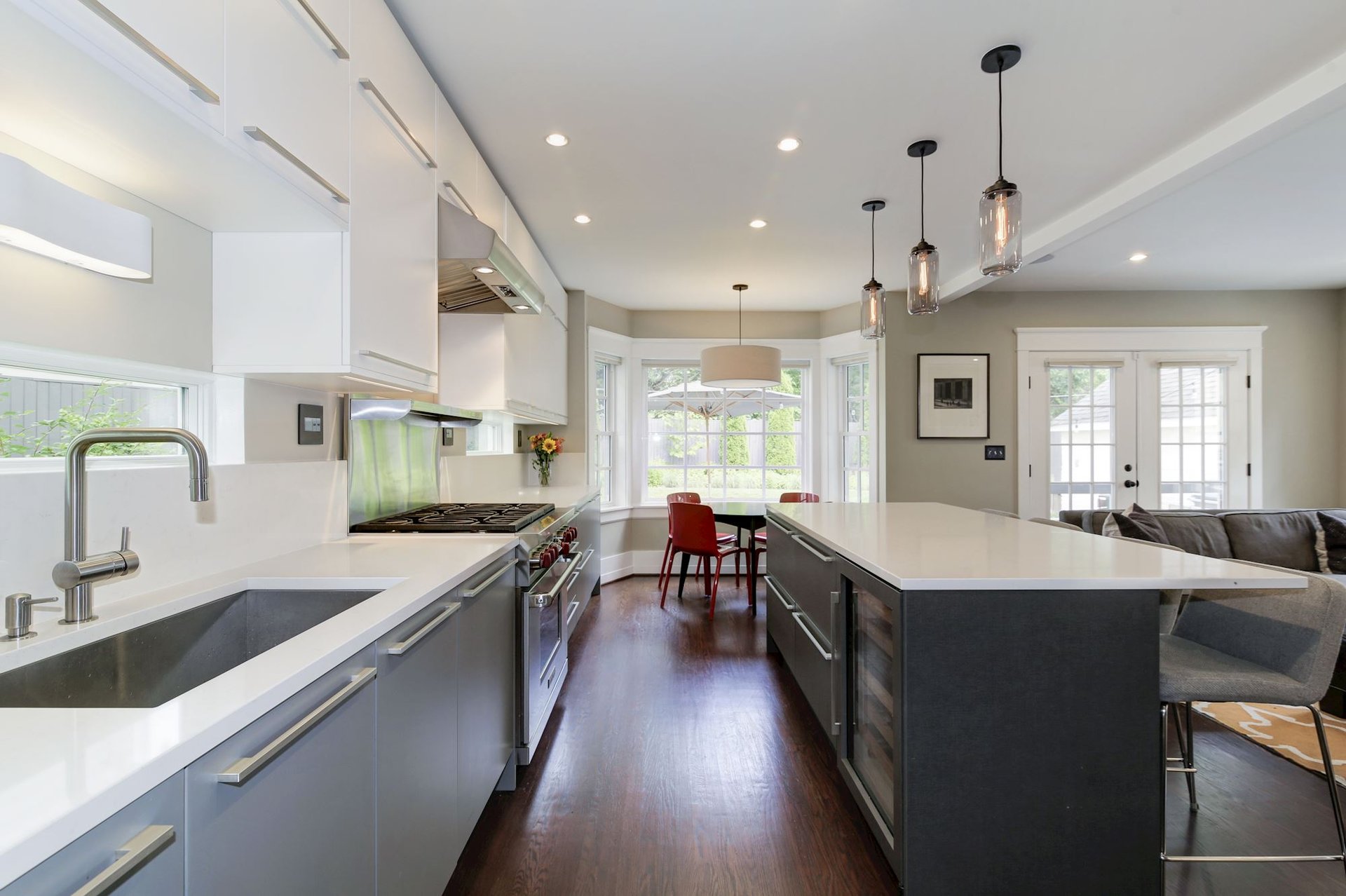 2433 Davis Ave