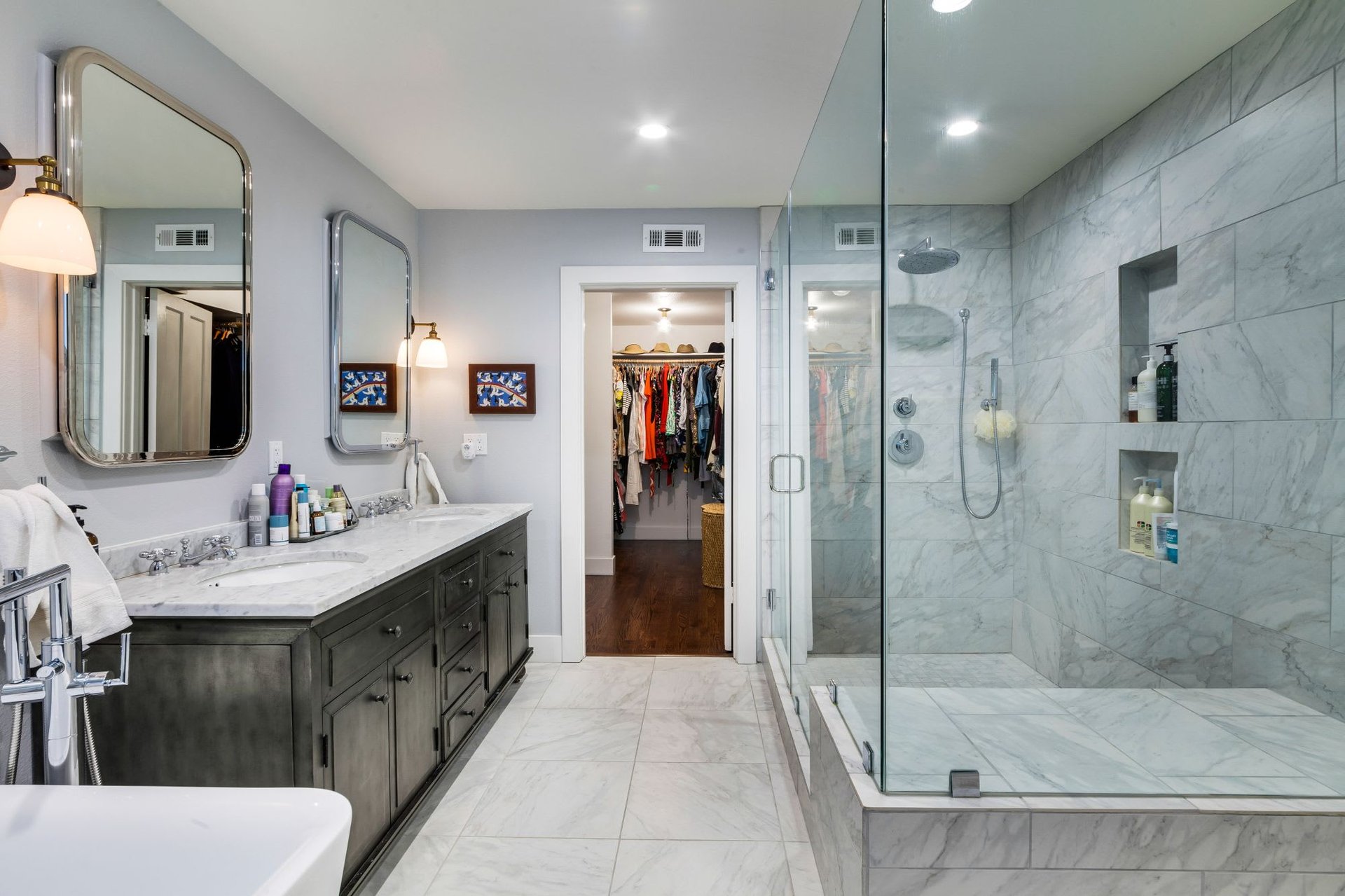 3819 Mandeville Canyon Rd
