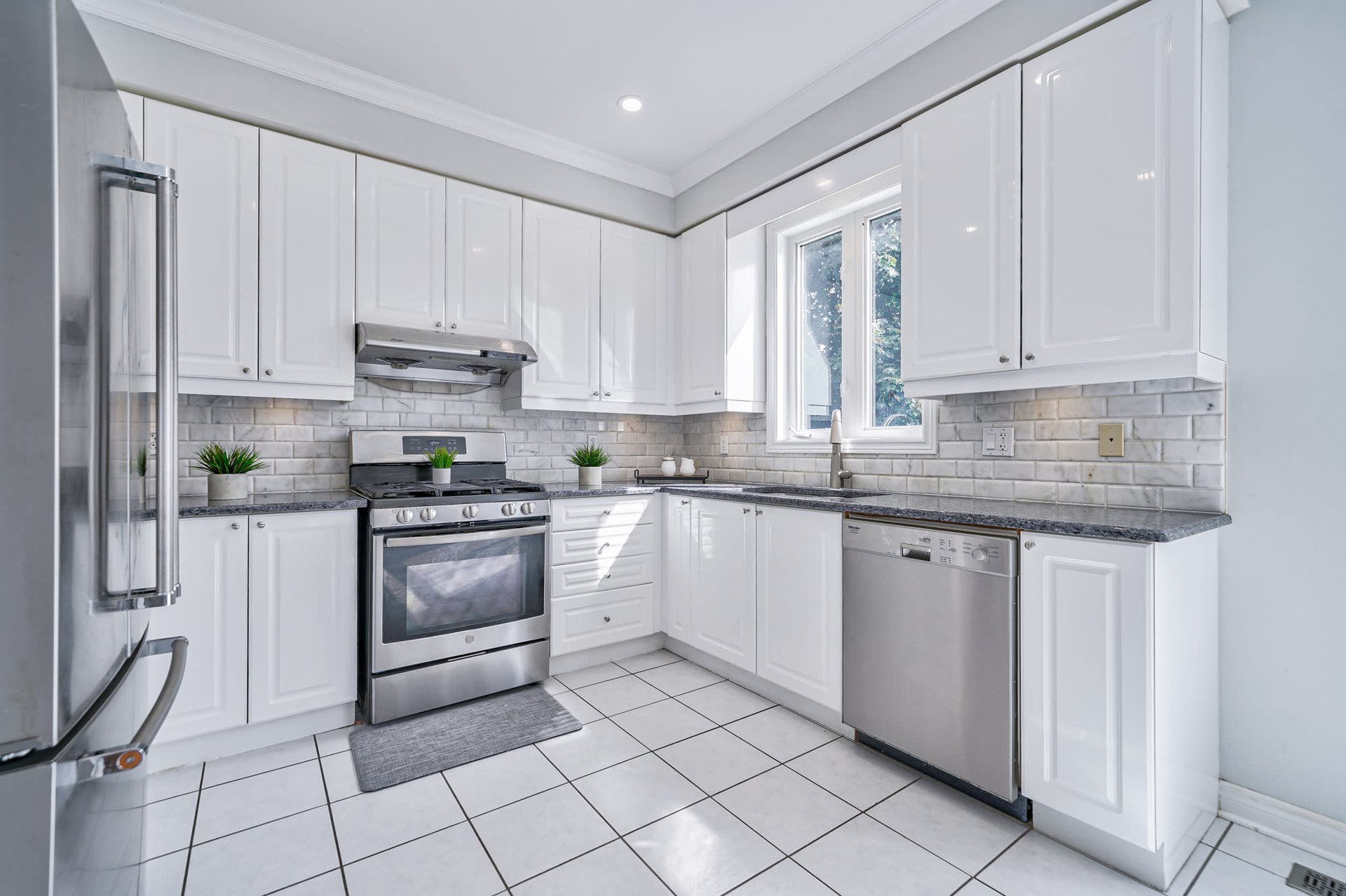 2164 Highcliffe Way