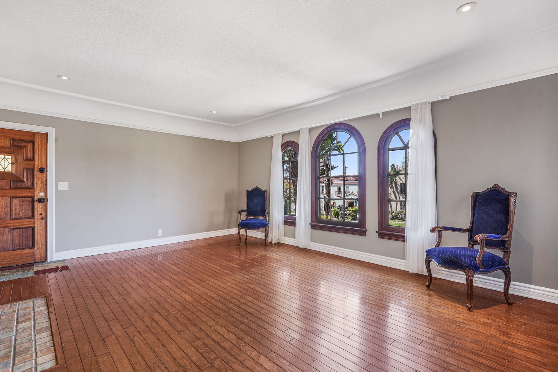 Exquisitely Remodeled Trophy Duplex in Longwood Highlands