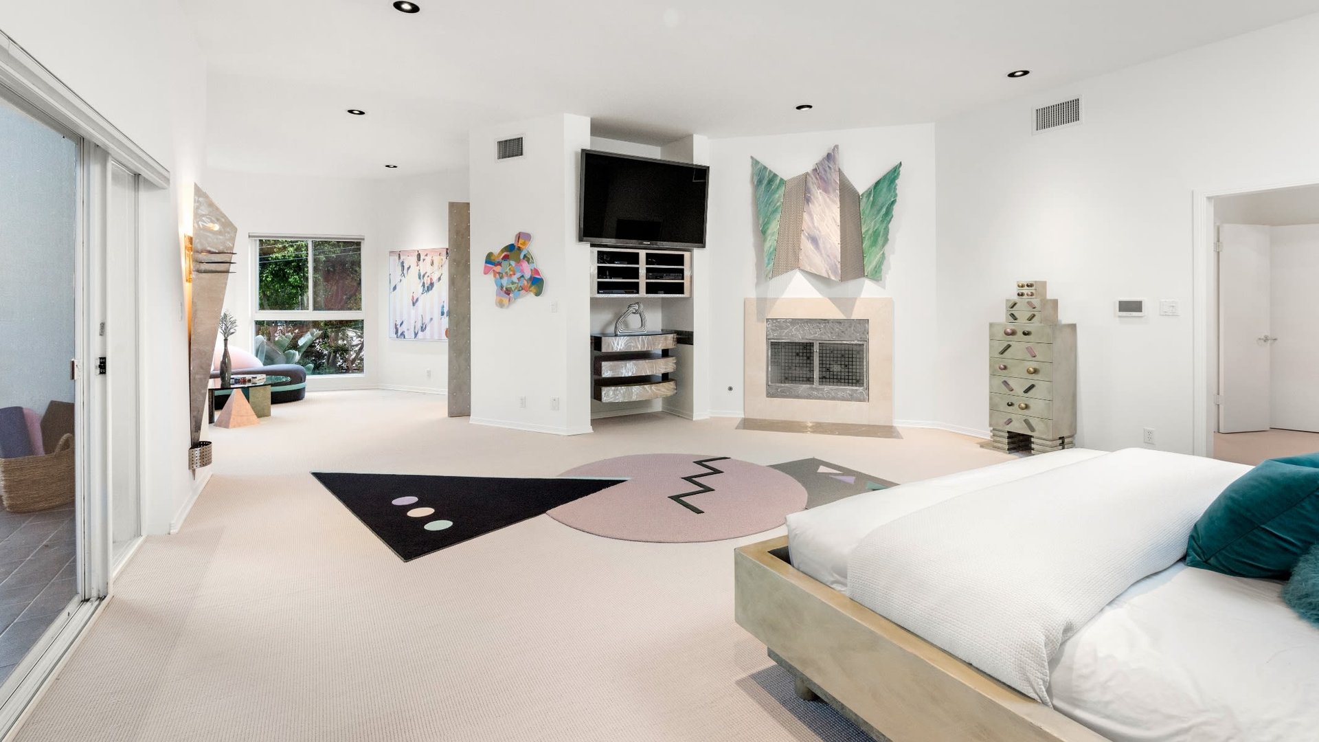 1554 N Doheny Dr