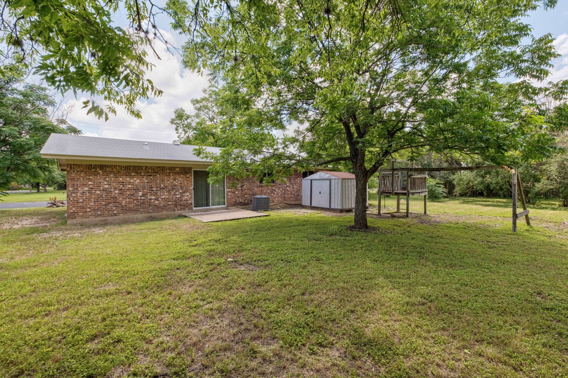 4742 Suburban Dr