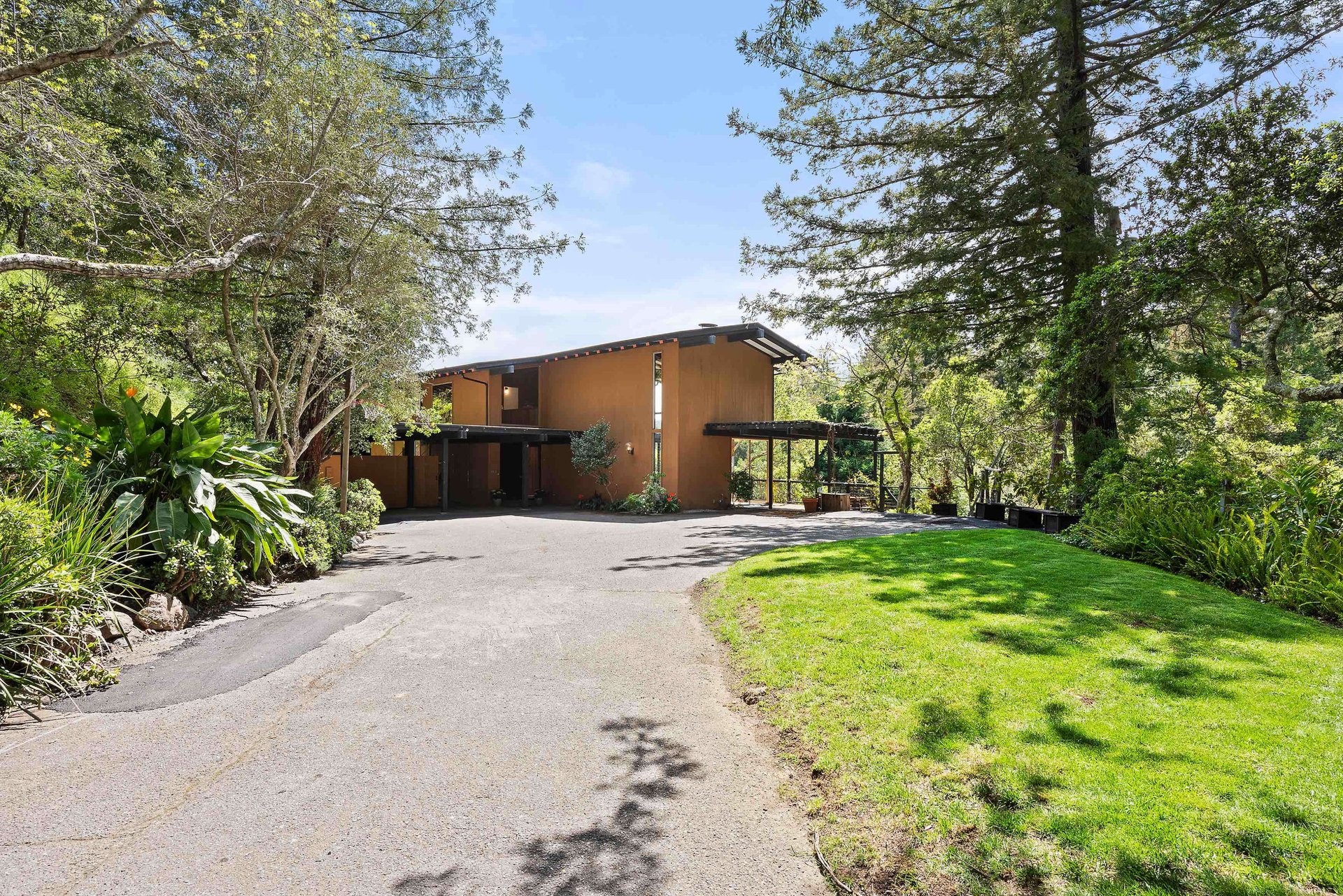 405 Crown Rd