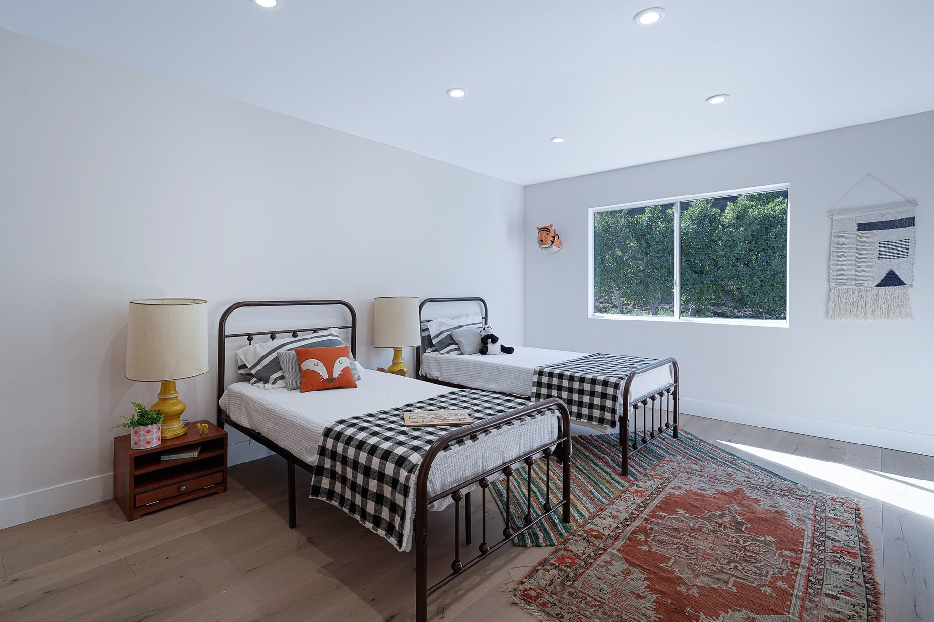 Immaculate & Turnkey Contemporary Home in Hollywood Hills